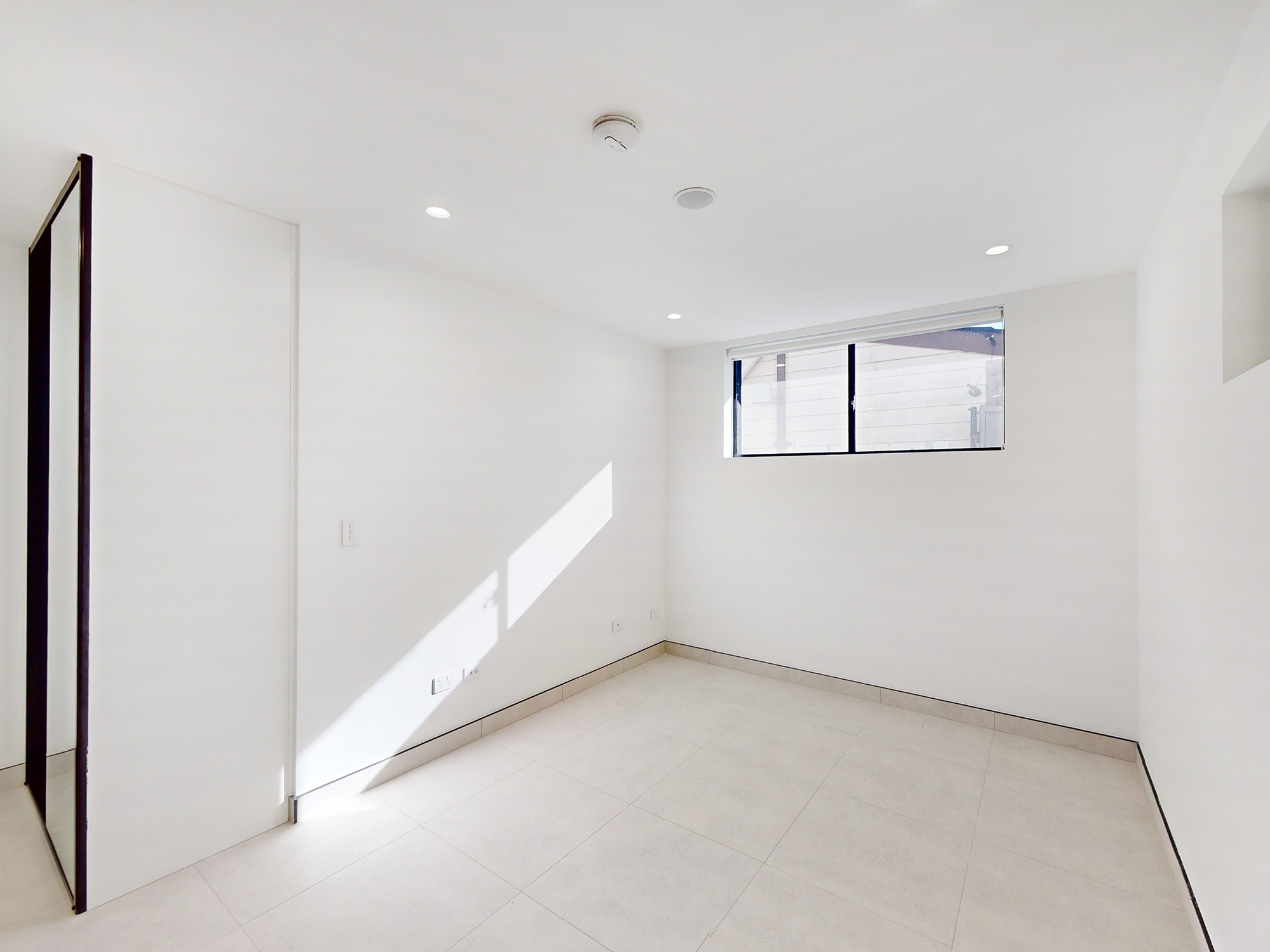 2 / 27 Allison Road, Guildford