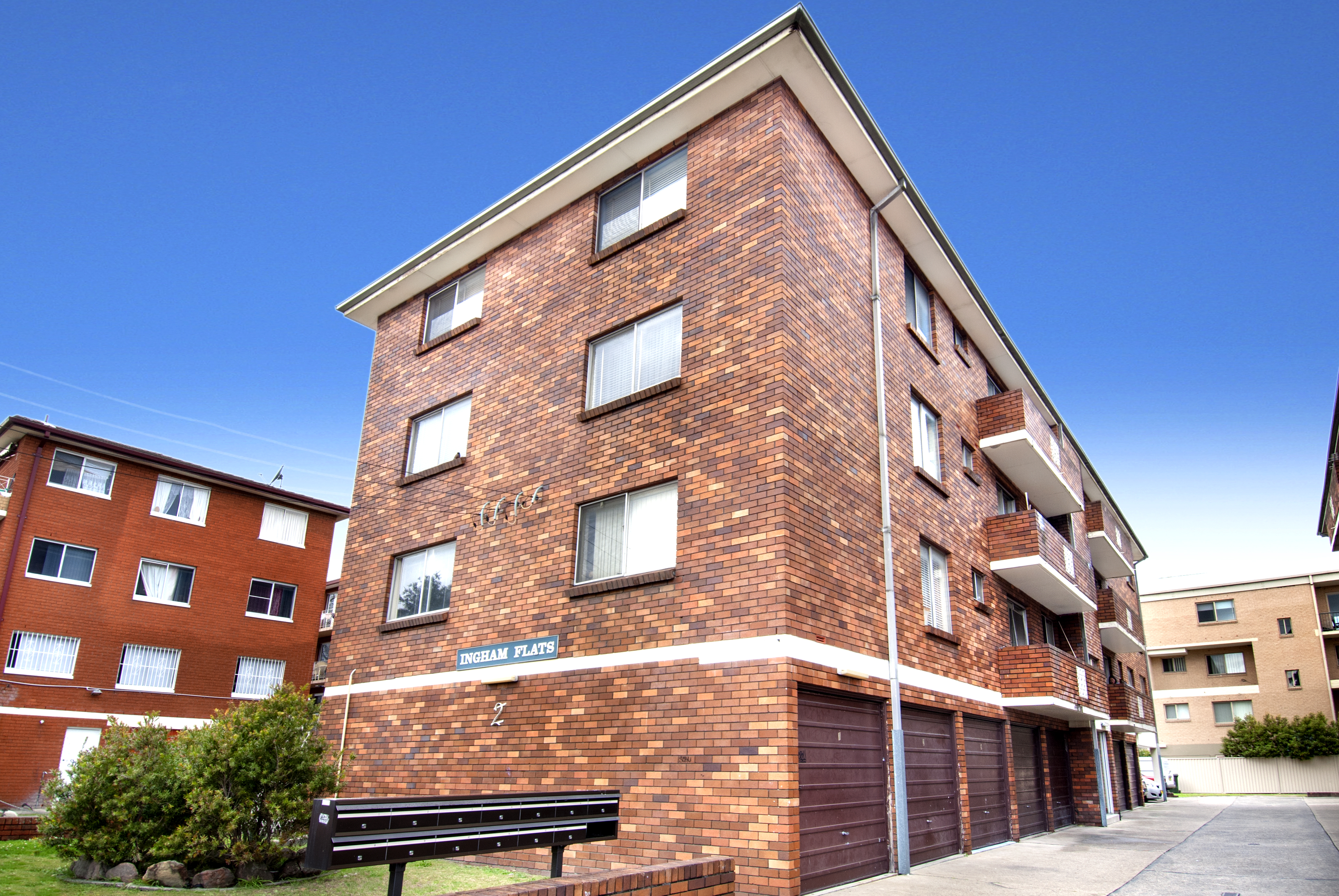 9 / 2 Macintosh Street, Mascot