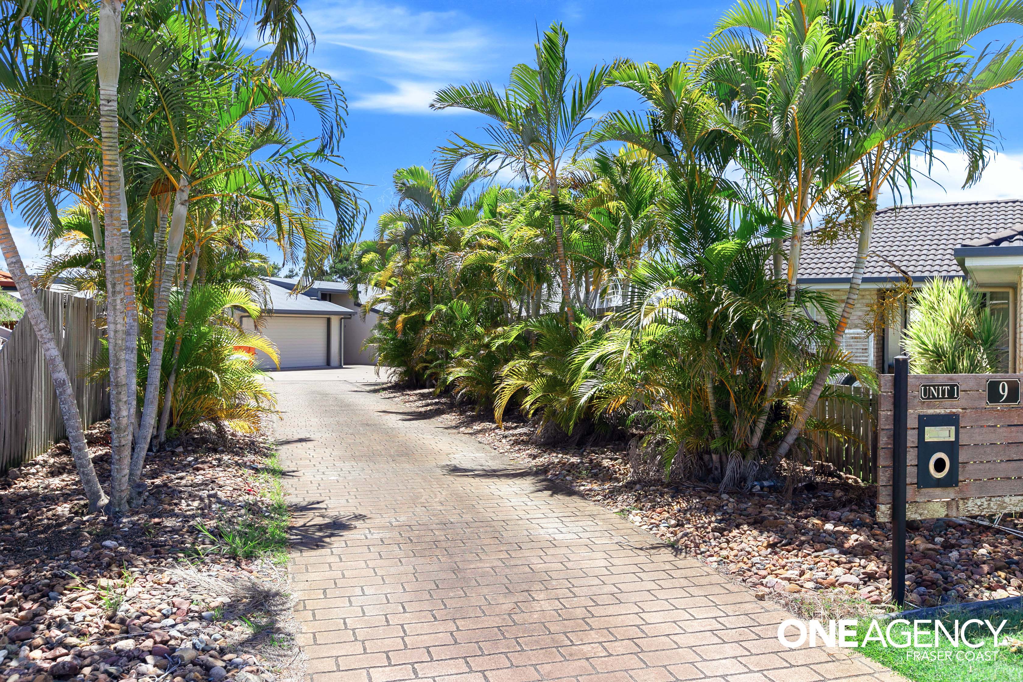 1 / 9 Carlisle Court, Kawungan