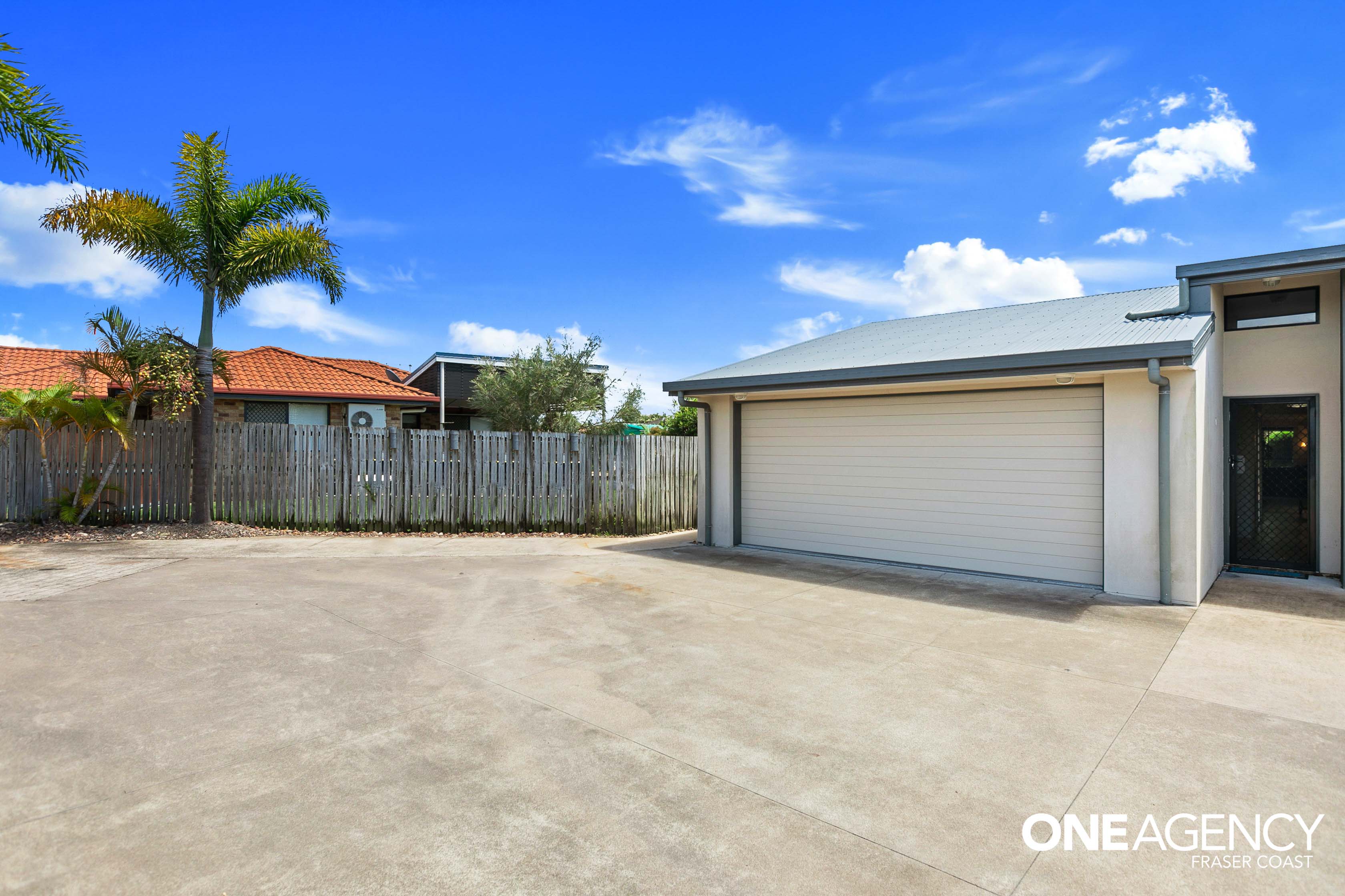 1 / 9 Carlisle Court, Kawungan