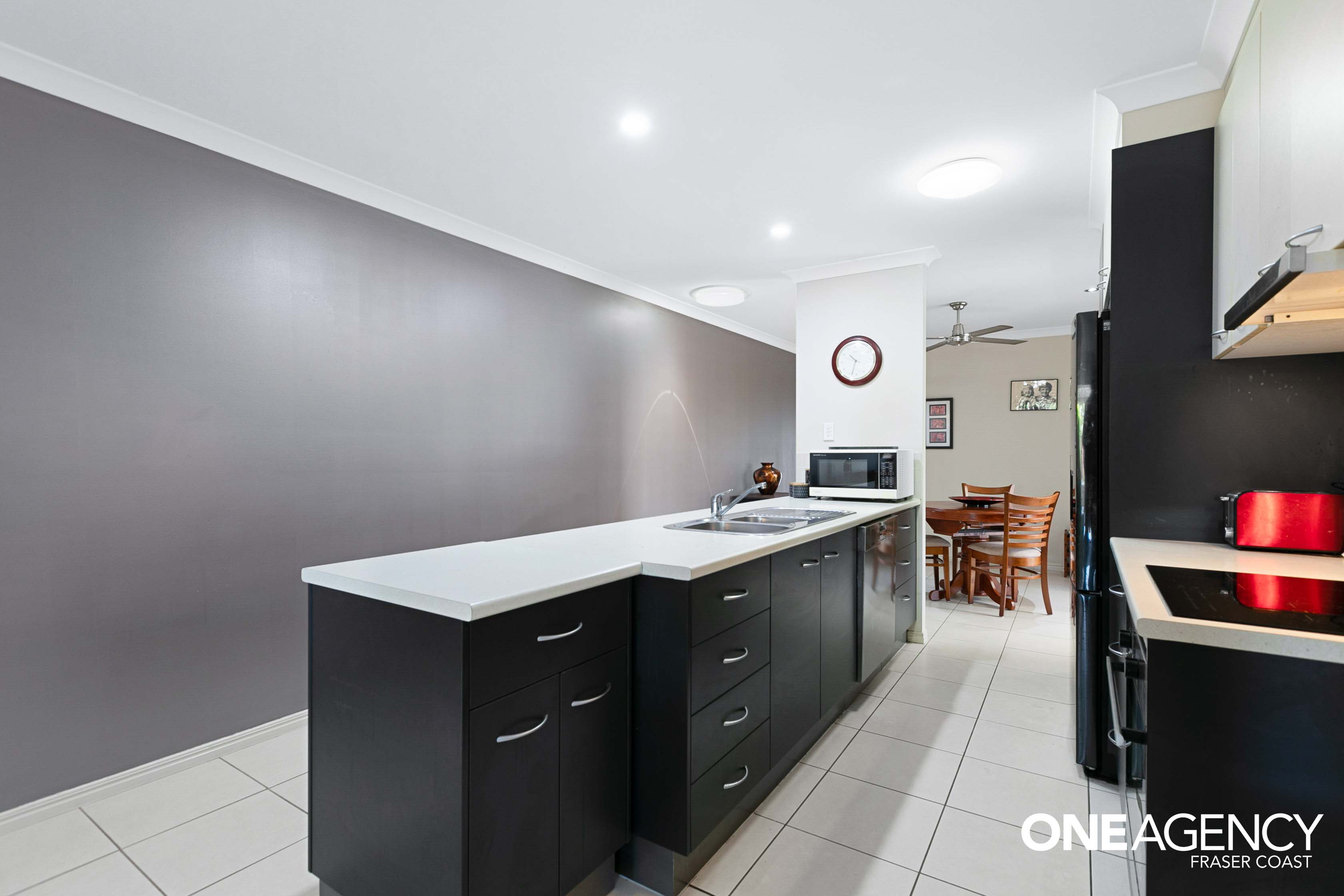 1 / 9 Carlisle Court, Kawungan
