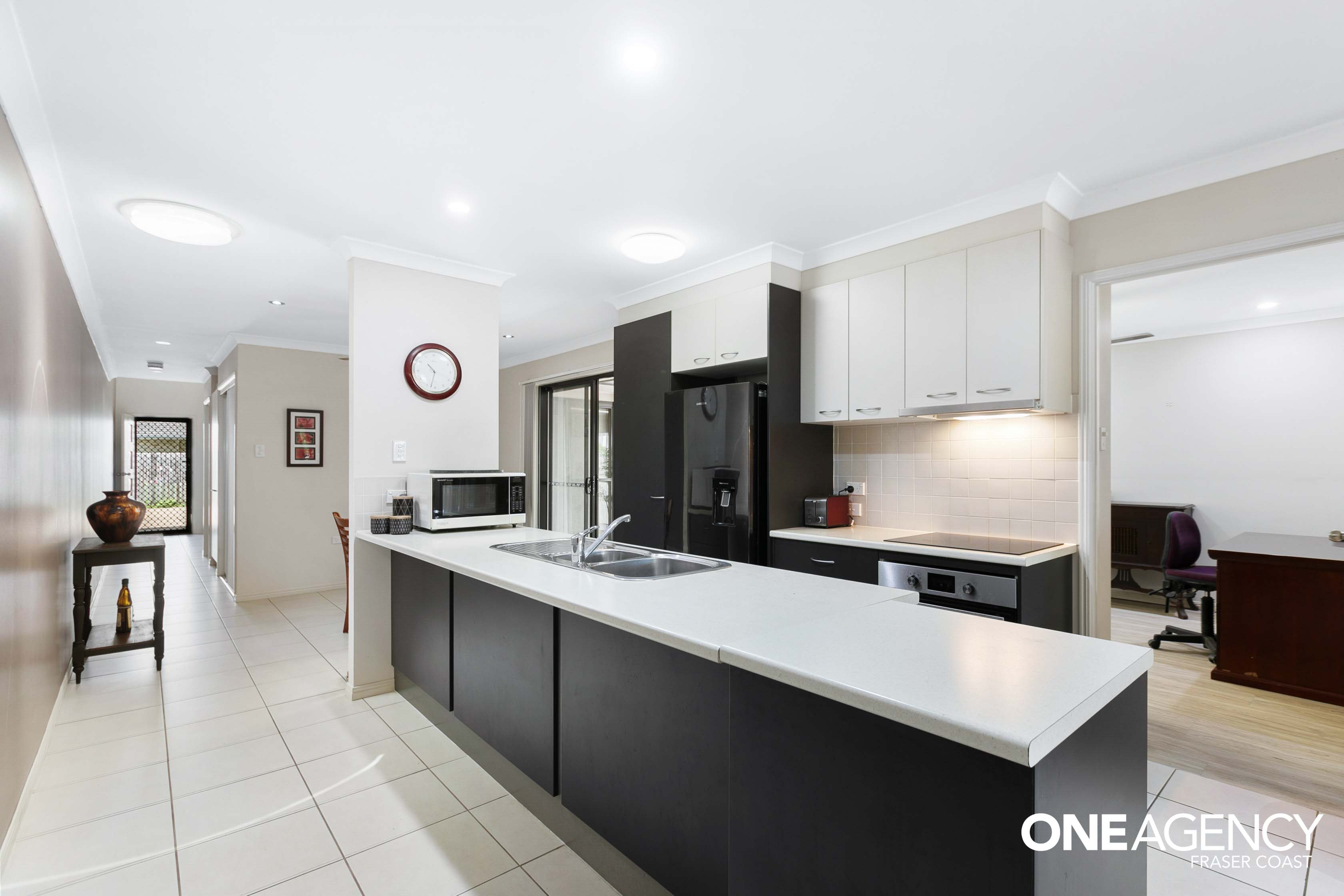 1 / 9 Carlisle Court, Kawungan