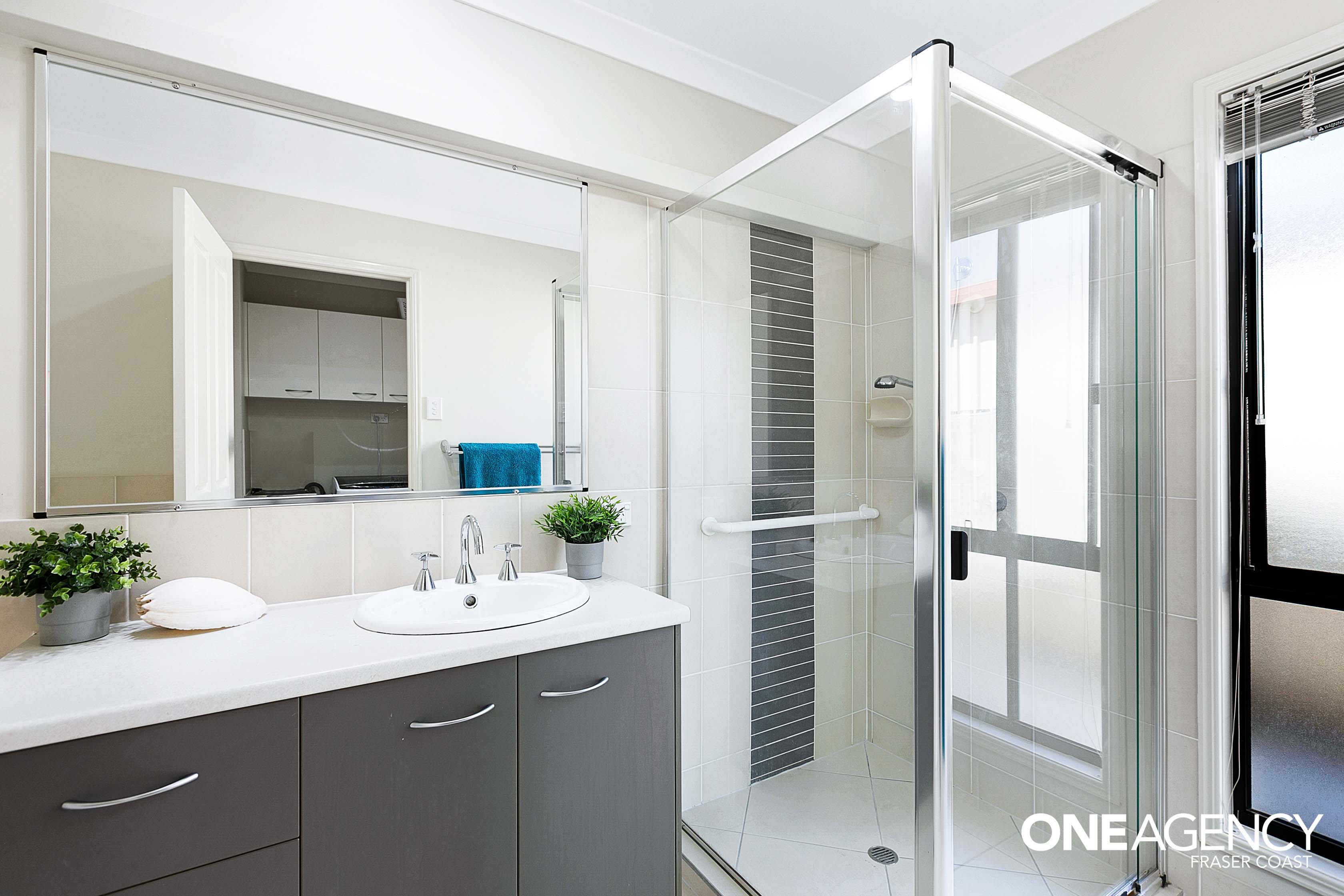 1 / 9 Carlisle Court, Kawungan