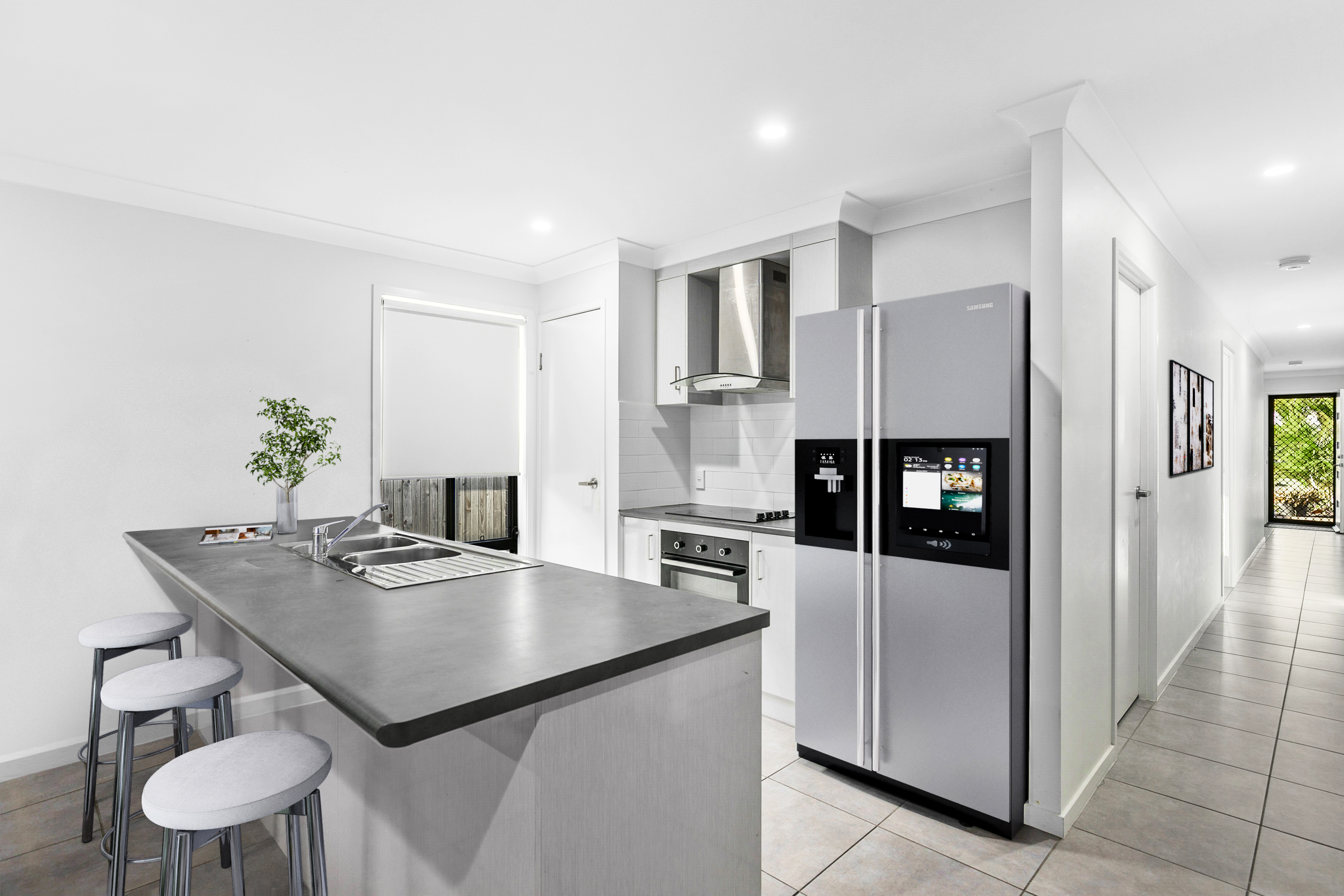 1 / 102 Bradman Way, Urangan