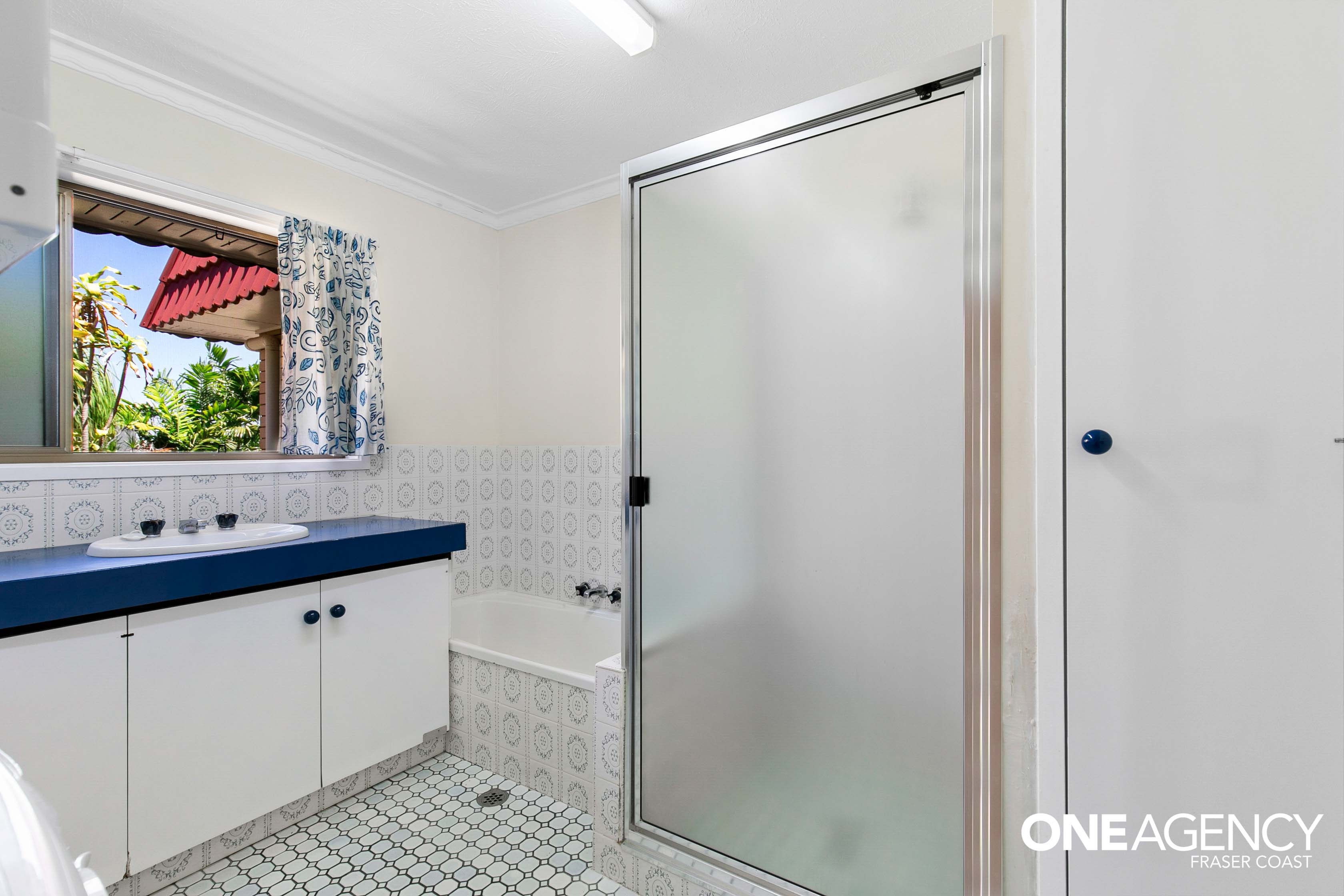 4 / 2 James Street, Urangan