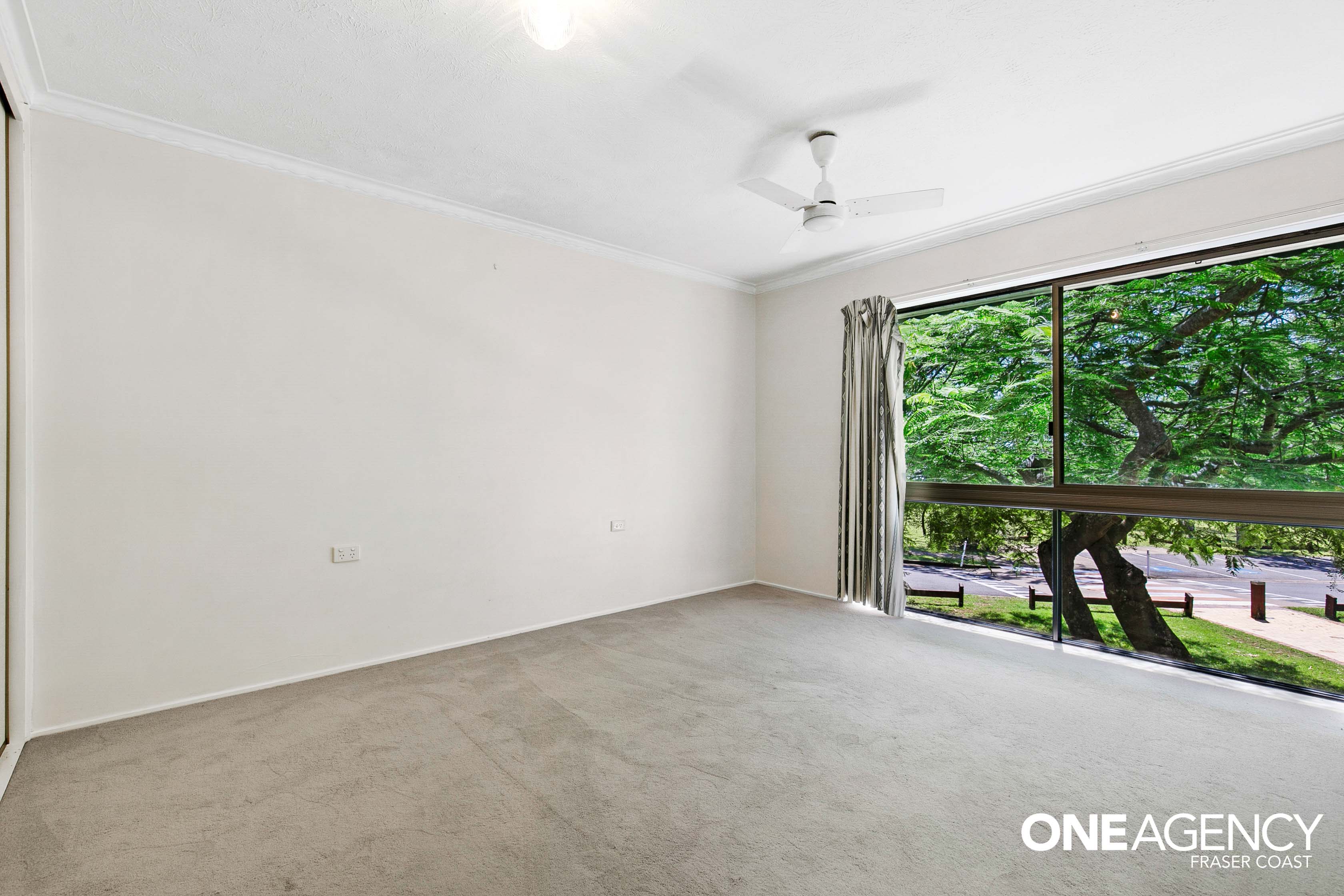 4 / 2 James Street, Urangan