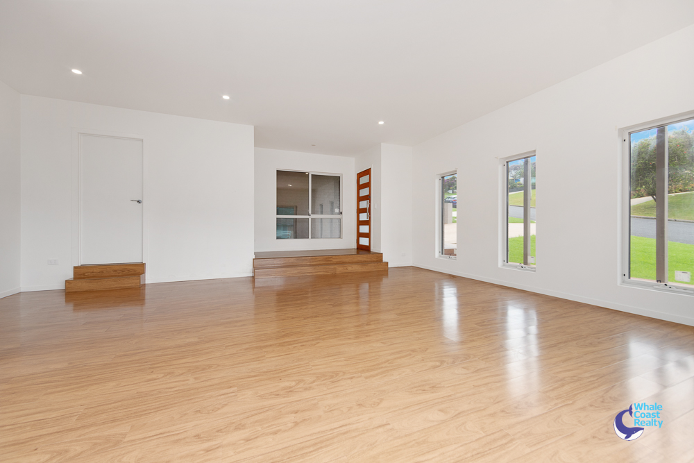 12 Collins Crescent, Narooma