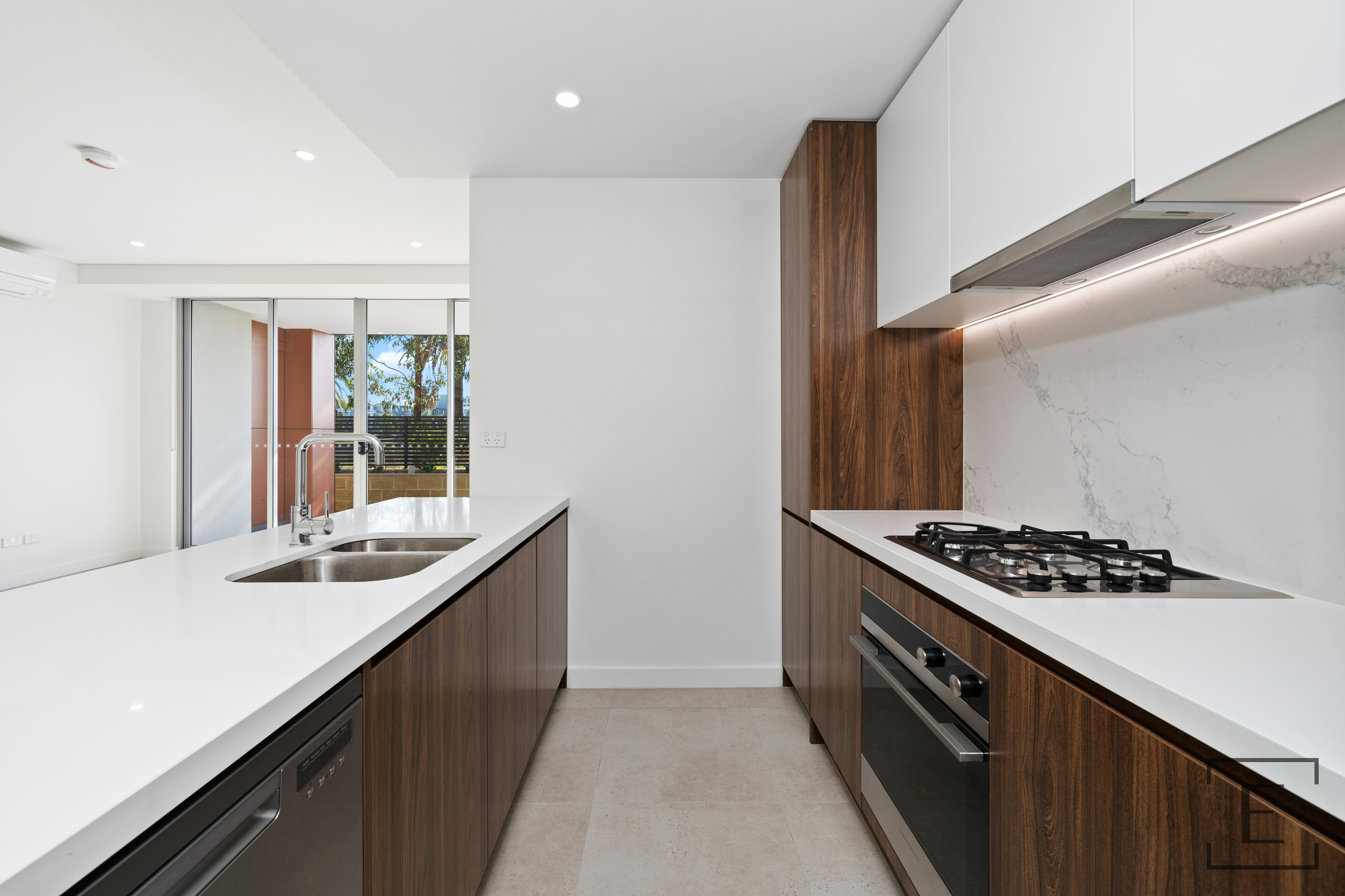 A207 / 98 Lakeside Parade, Jordan Springs