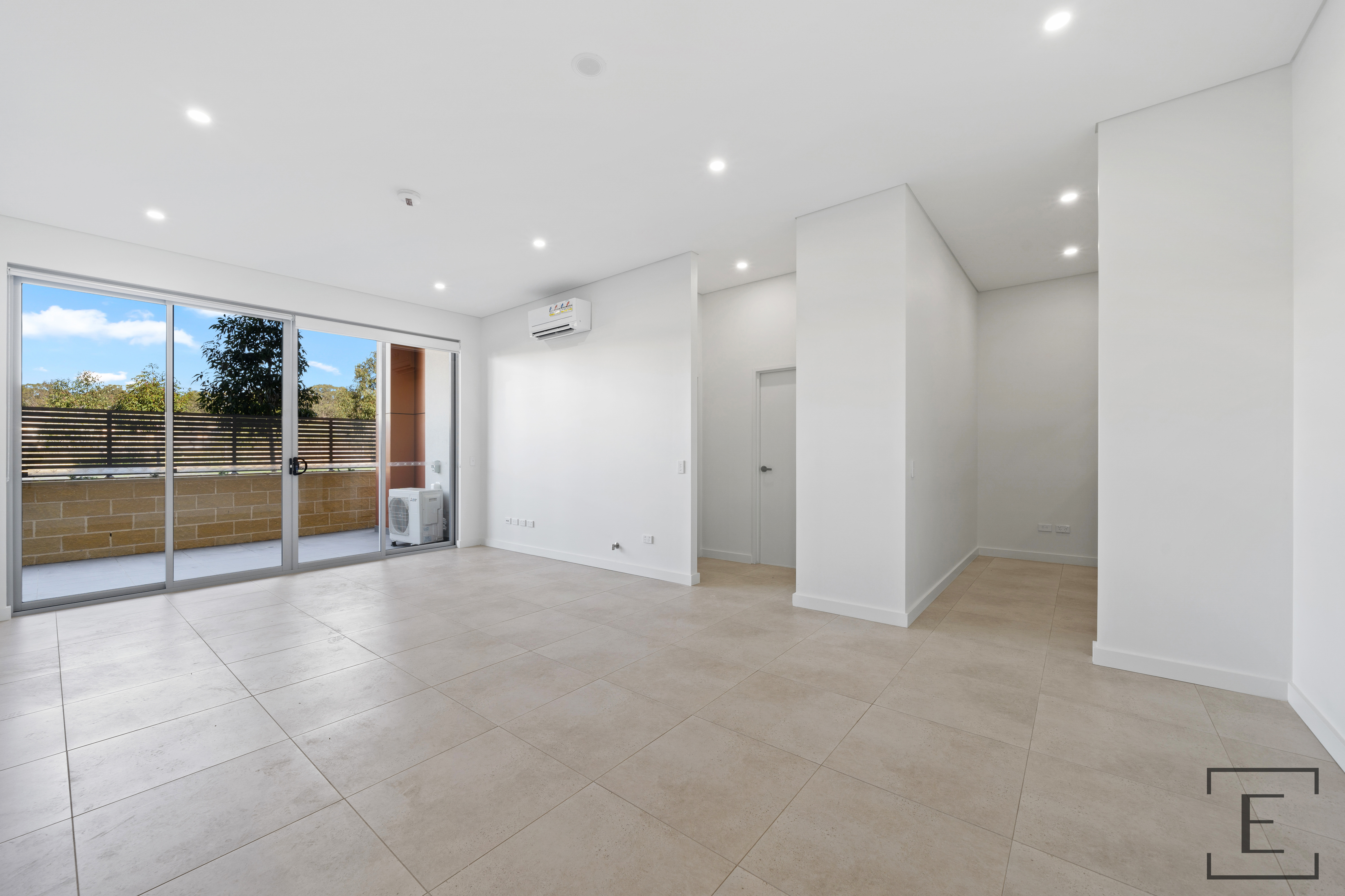 A207 / 98 Lakeside Parade, Jordan Springs