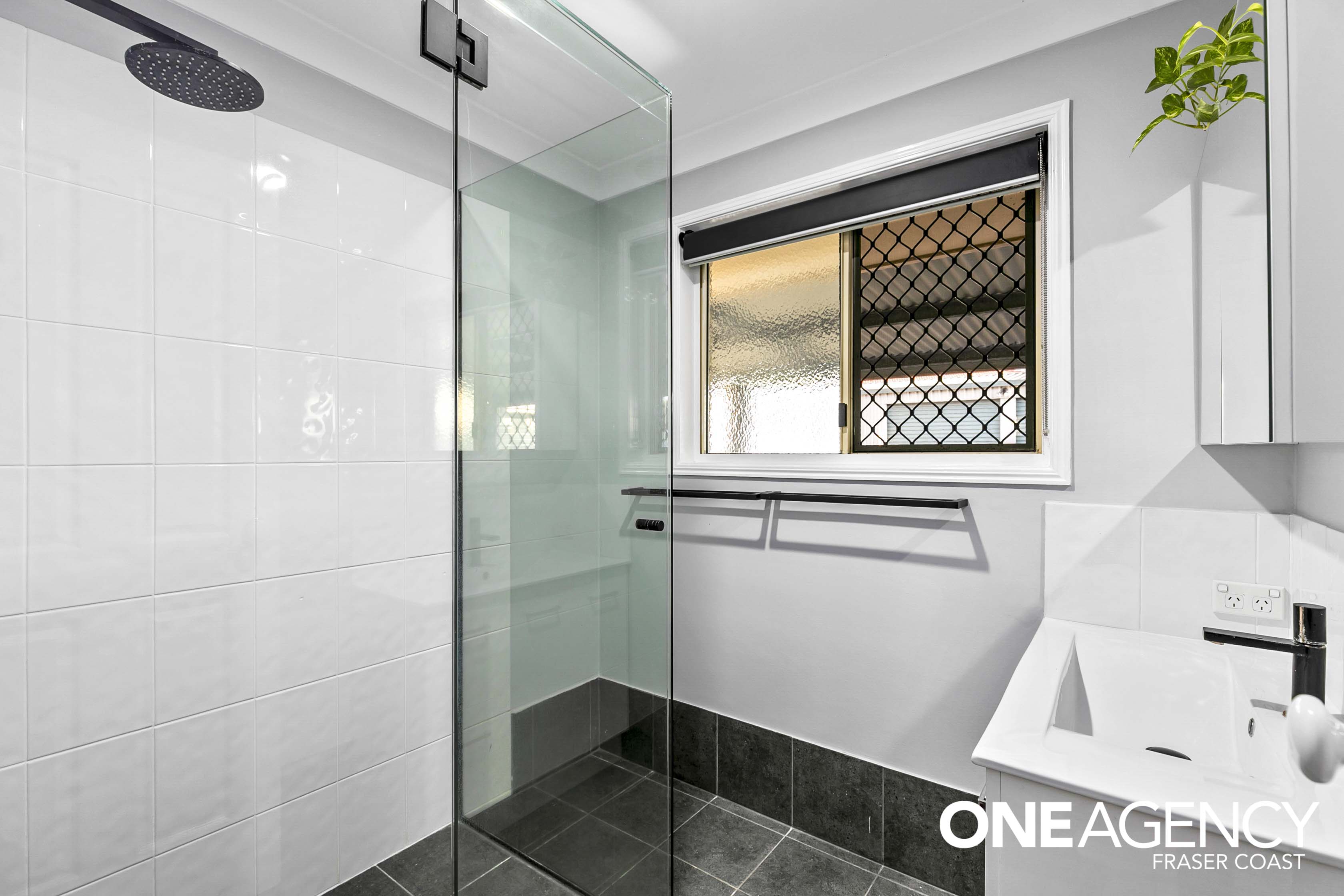 140 Emerald Park Way, Urangan