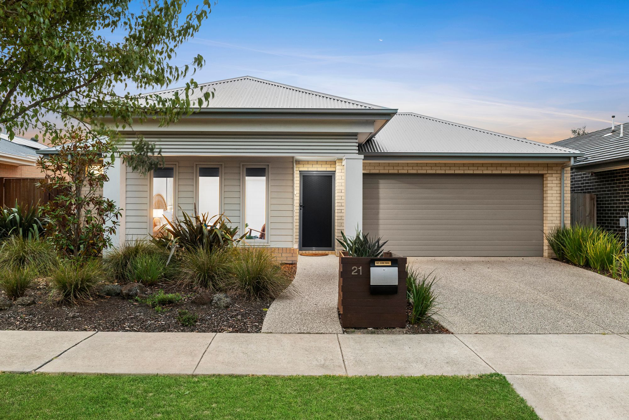 Listing image for 21 Middleton Road, ARMSTRONG CREEK  VIC  3217