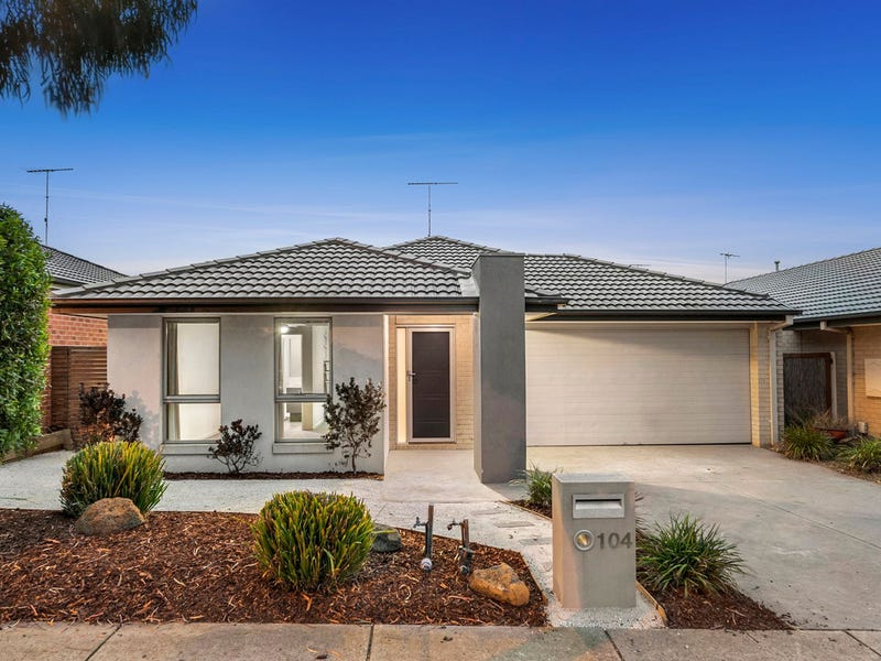 104 Warralily Boulevard