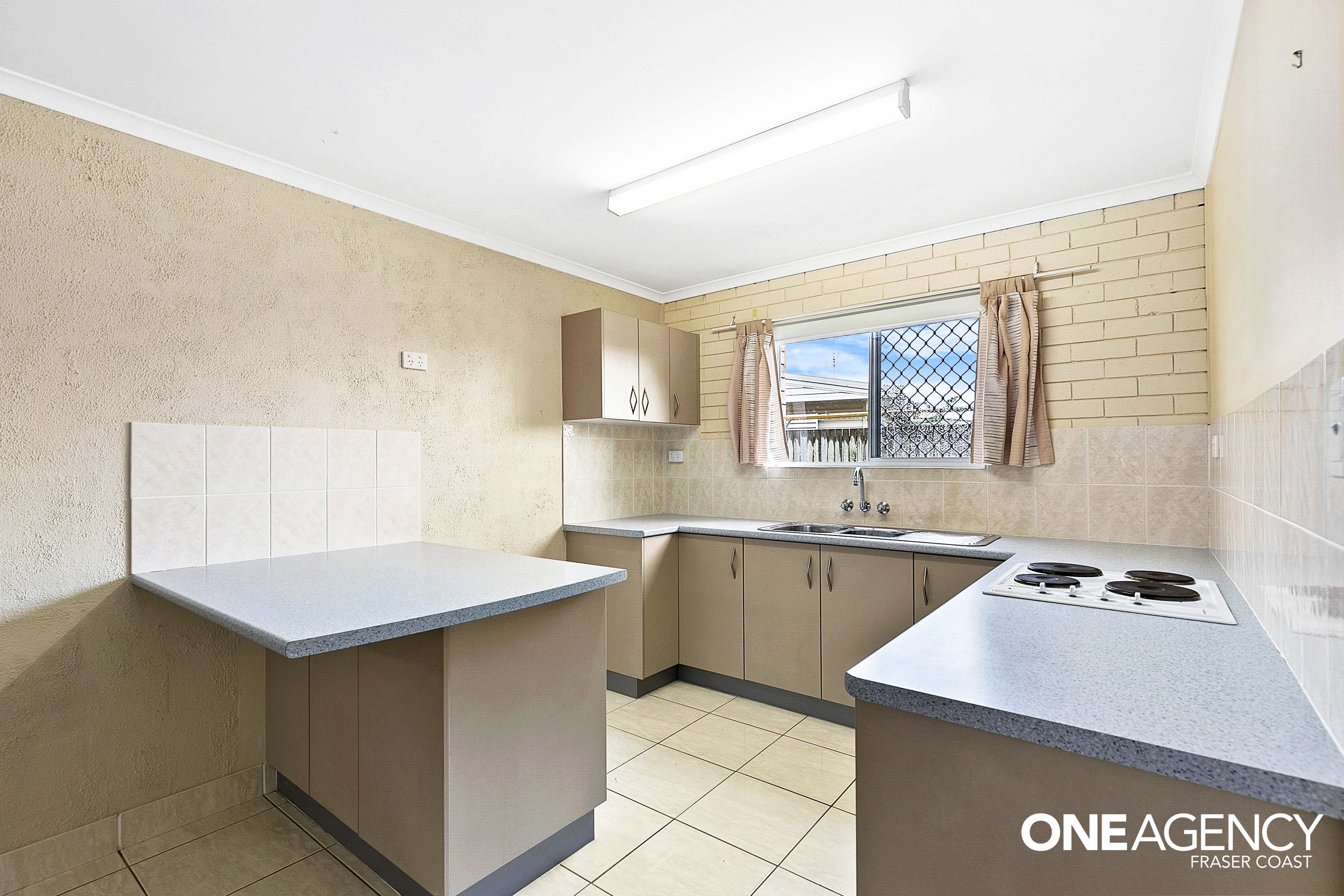 3 / 3 King Street, Urangan