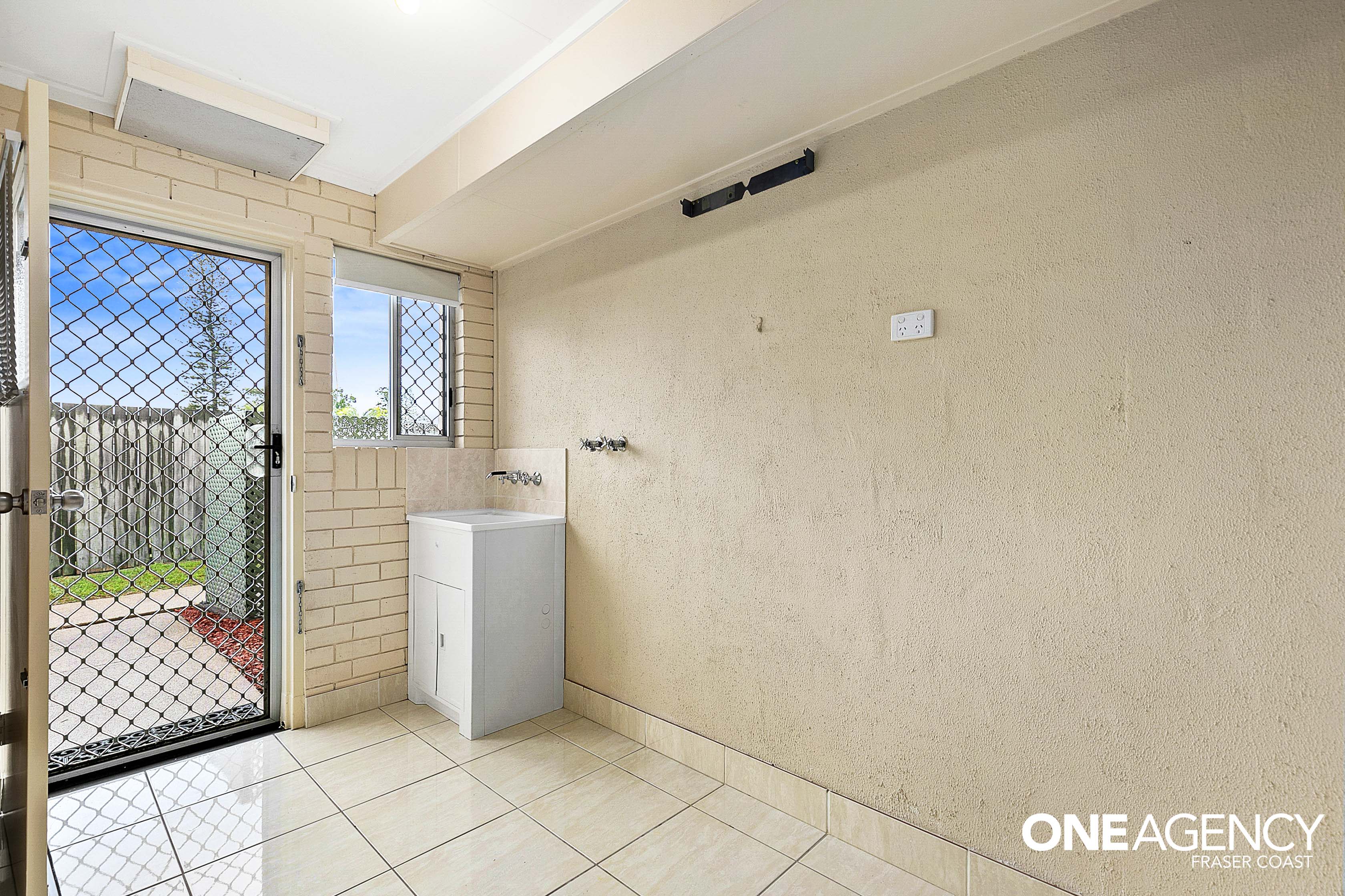 3 / 3 King Street, Urangan