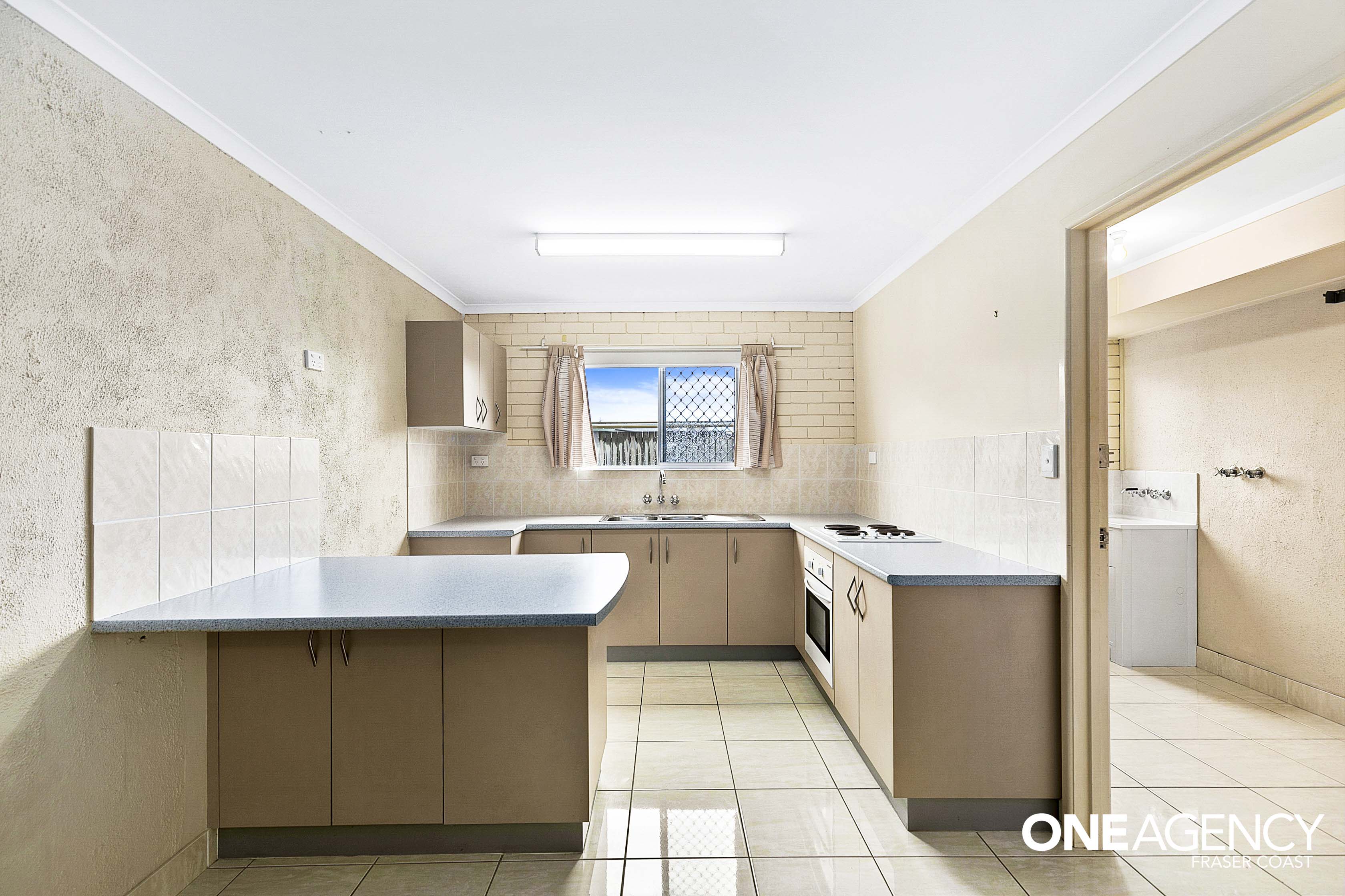 3 / 3 King Street, Urangan