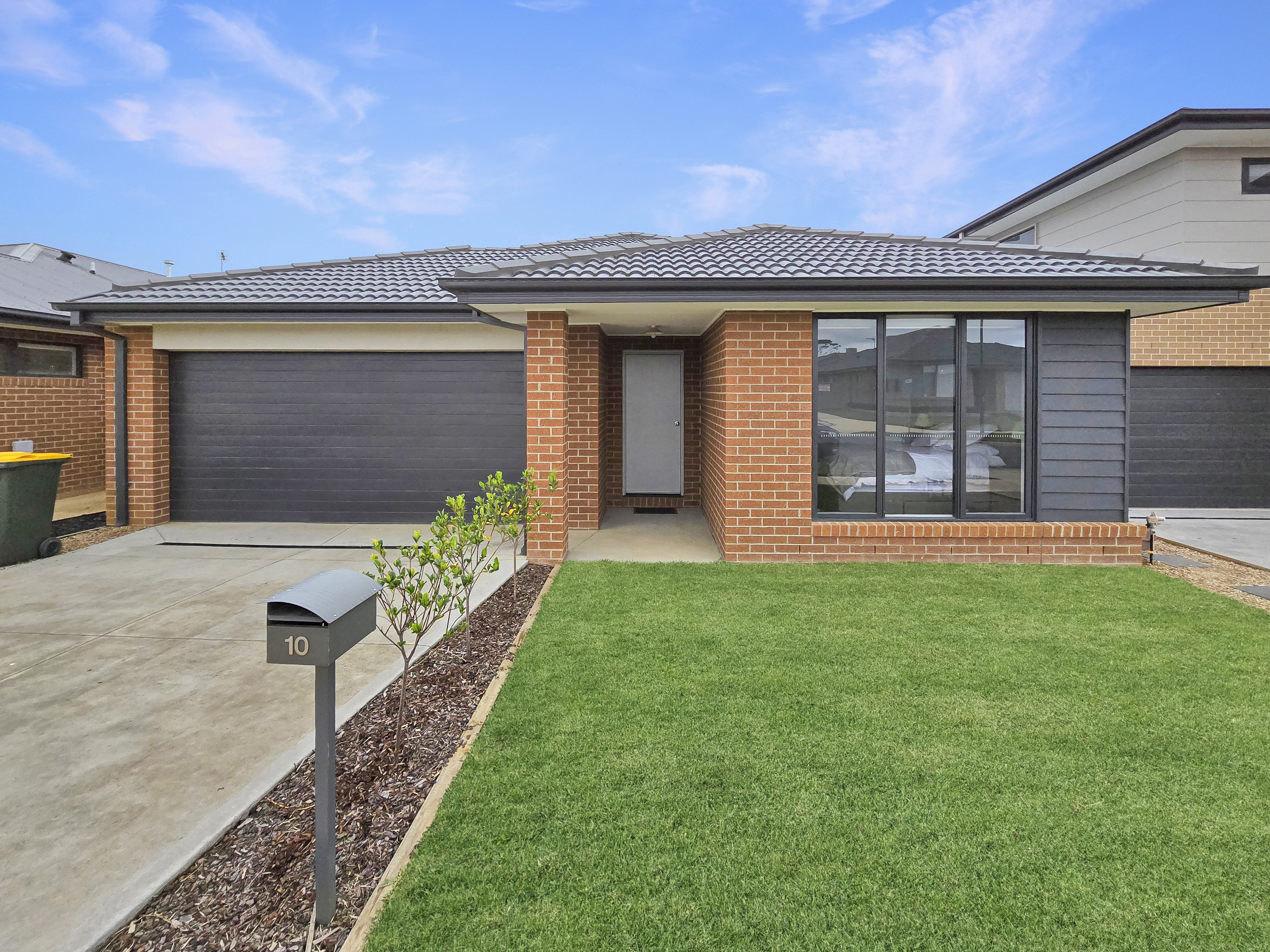 Listing image for 10 Valrose Road, CHARLEMONT  VIC  3217
