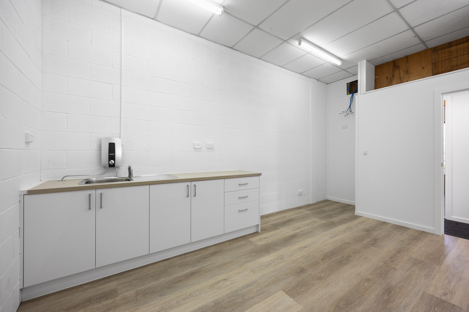 Shop 5 / 79-81 Macquarie Street, George Town