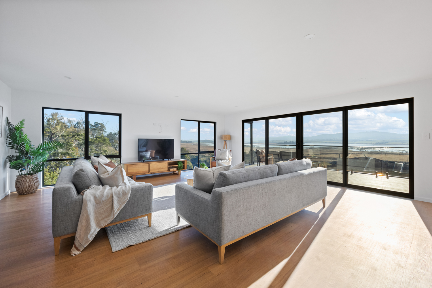 21 Tamar Island Court, Riverside