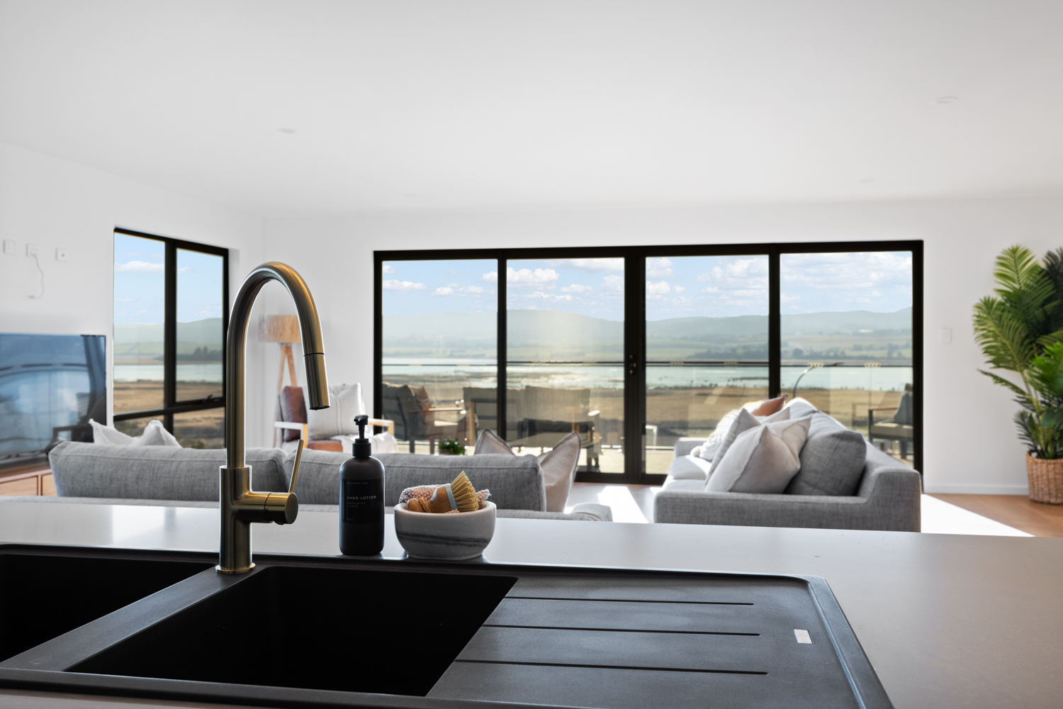 21 Tamar Island Court, Riverside