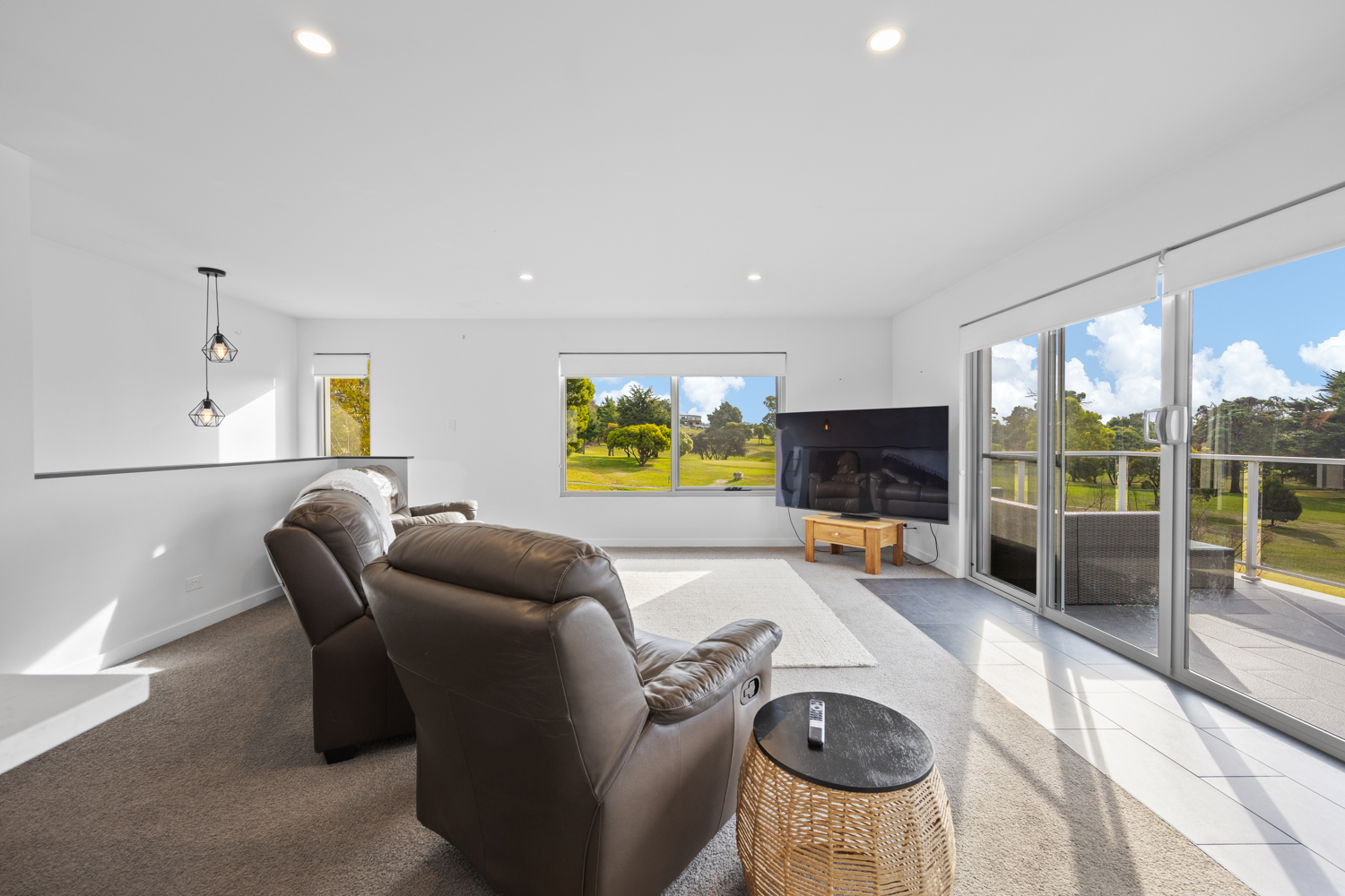 2 / 3 Greenway Close, Riverside