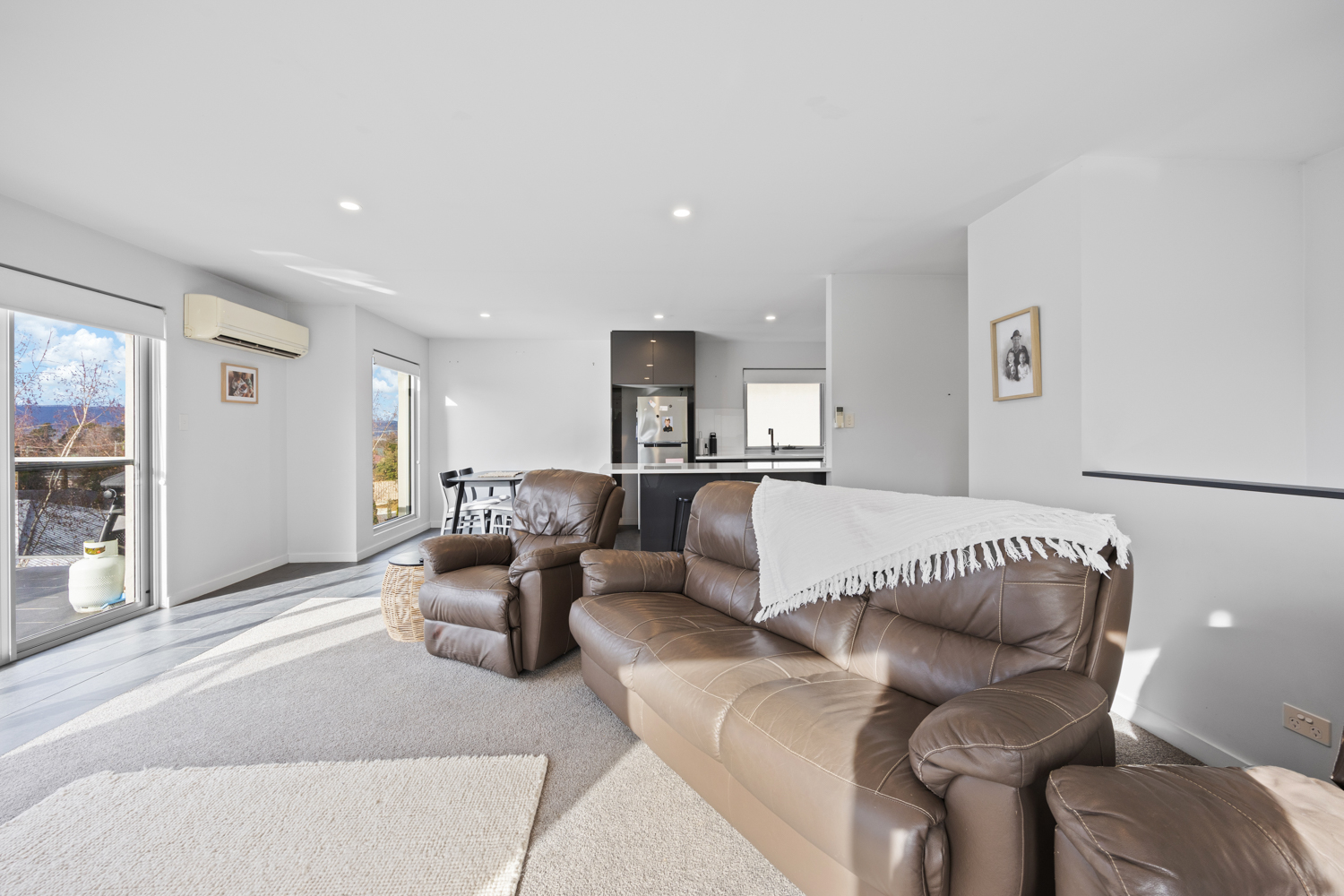 2 / 3 Greenway Close, Riverside