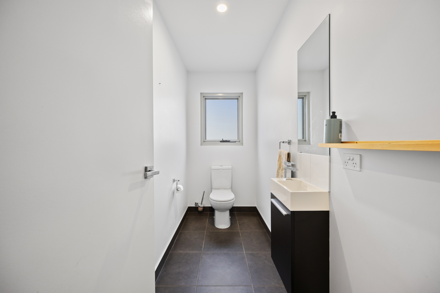 2 / 3 Greenway Close, Riverside