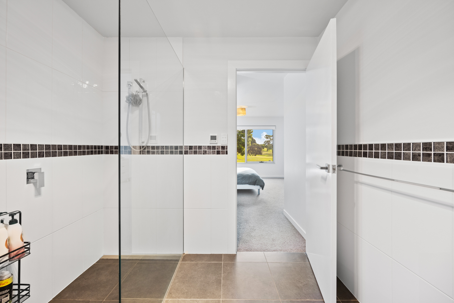 2 / 3 Greenway Close, Riverside