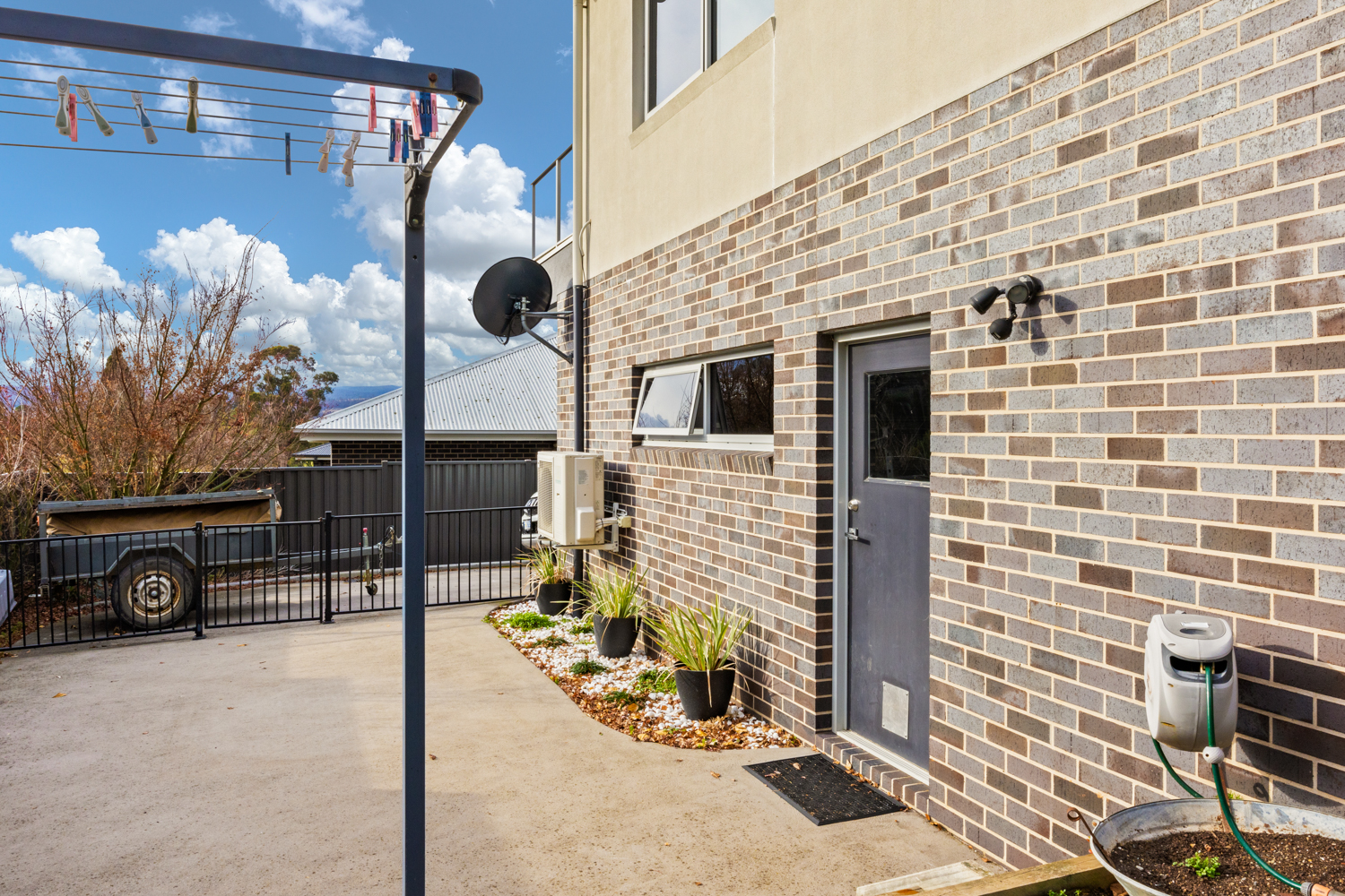 2 / 3 Greenway Close, Riverside