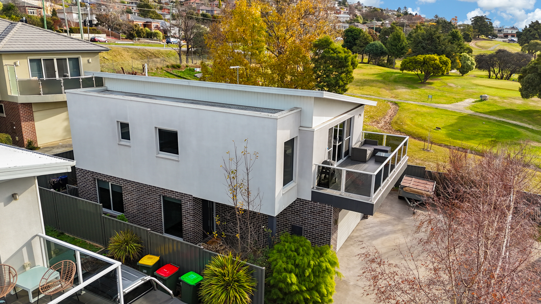 2 / 3 Greenway Close, Riverside