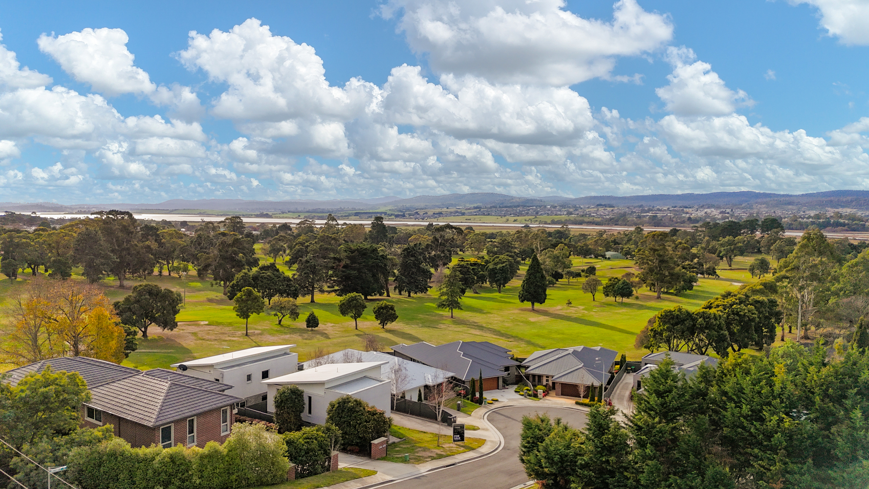 2 / 3 Greenway Close, Riverside