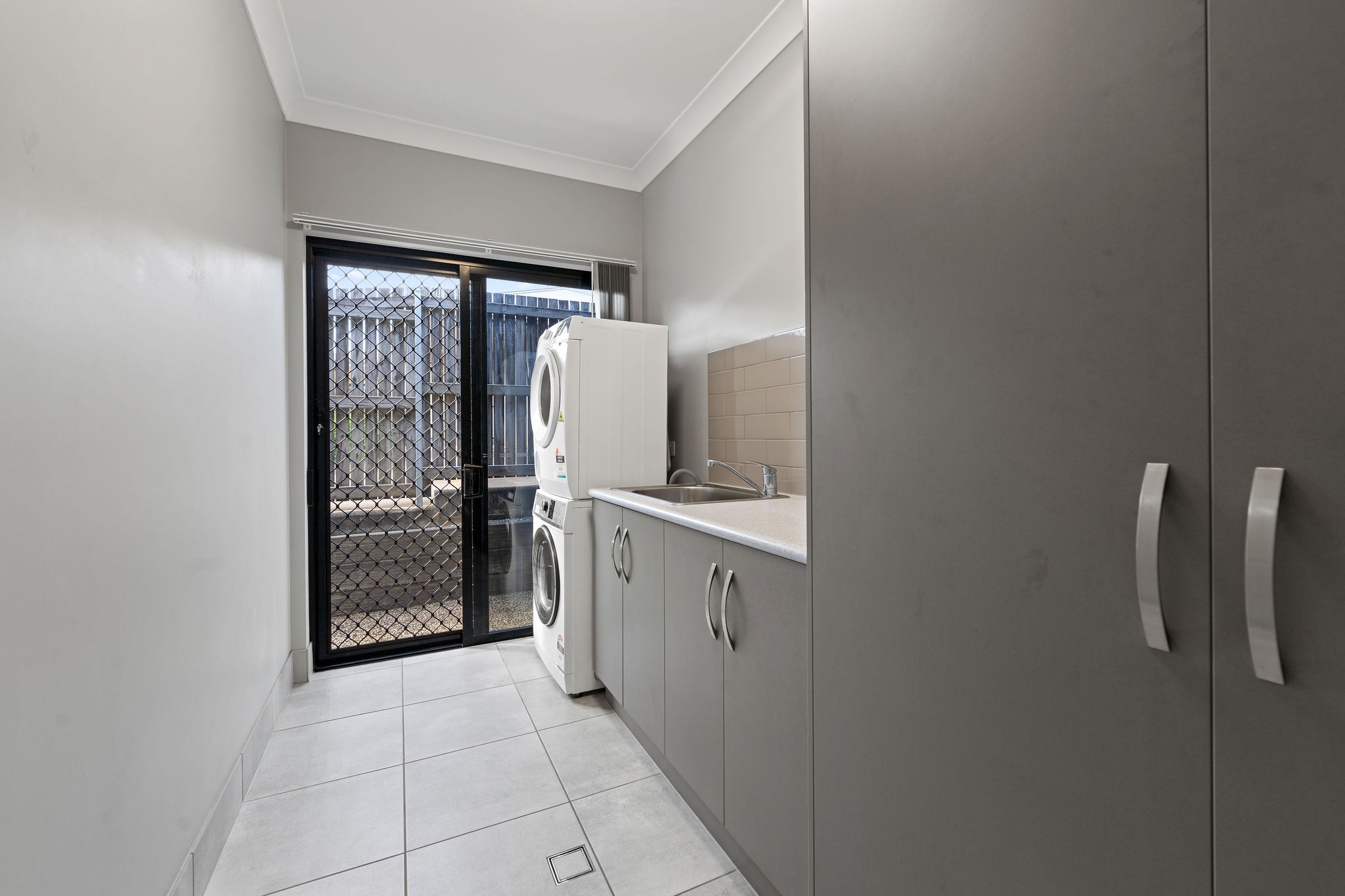 2 / 6 Waller Street, Atherton