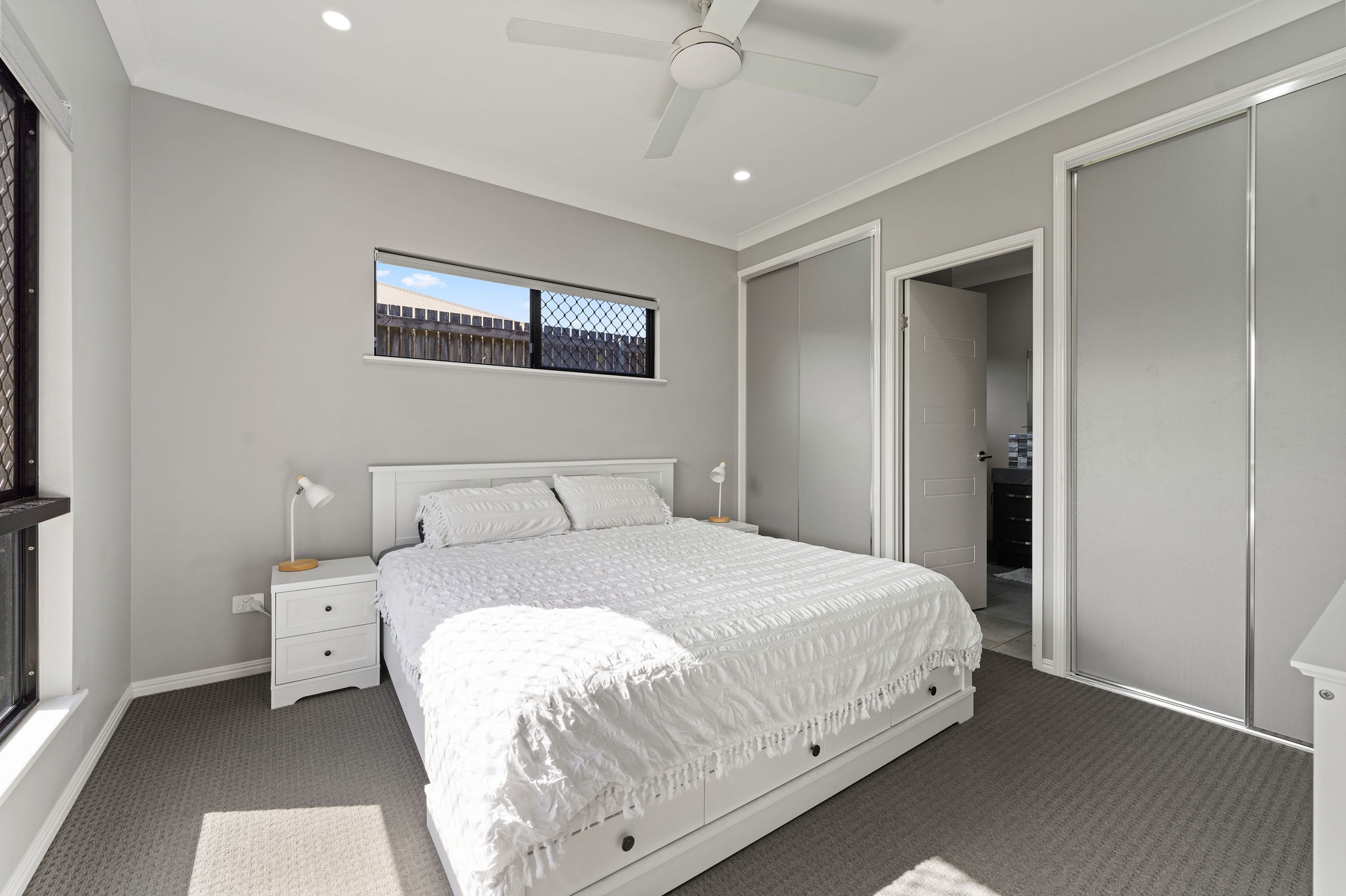 2 / 6 Waller Street, Atherton