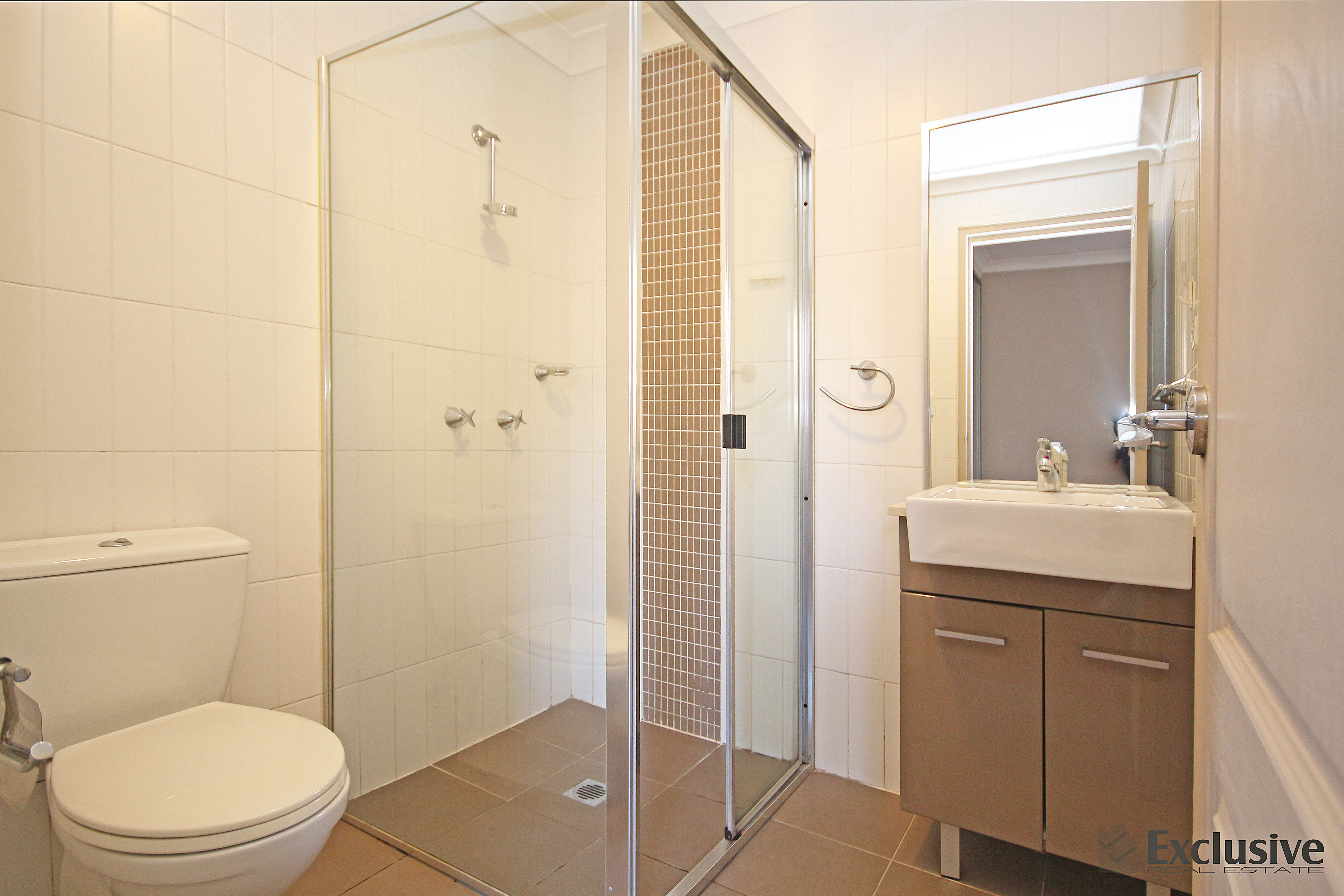 8 / 47 Henley Road, Homebush West