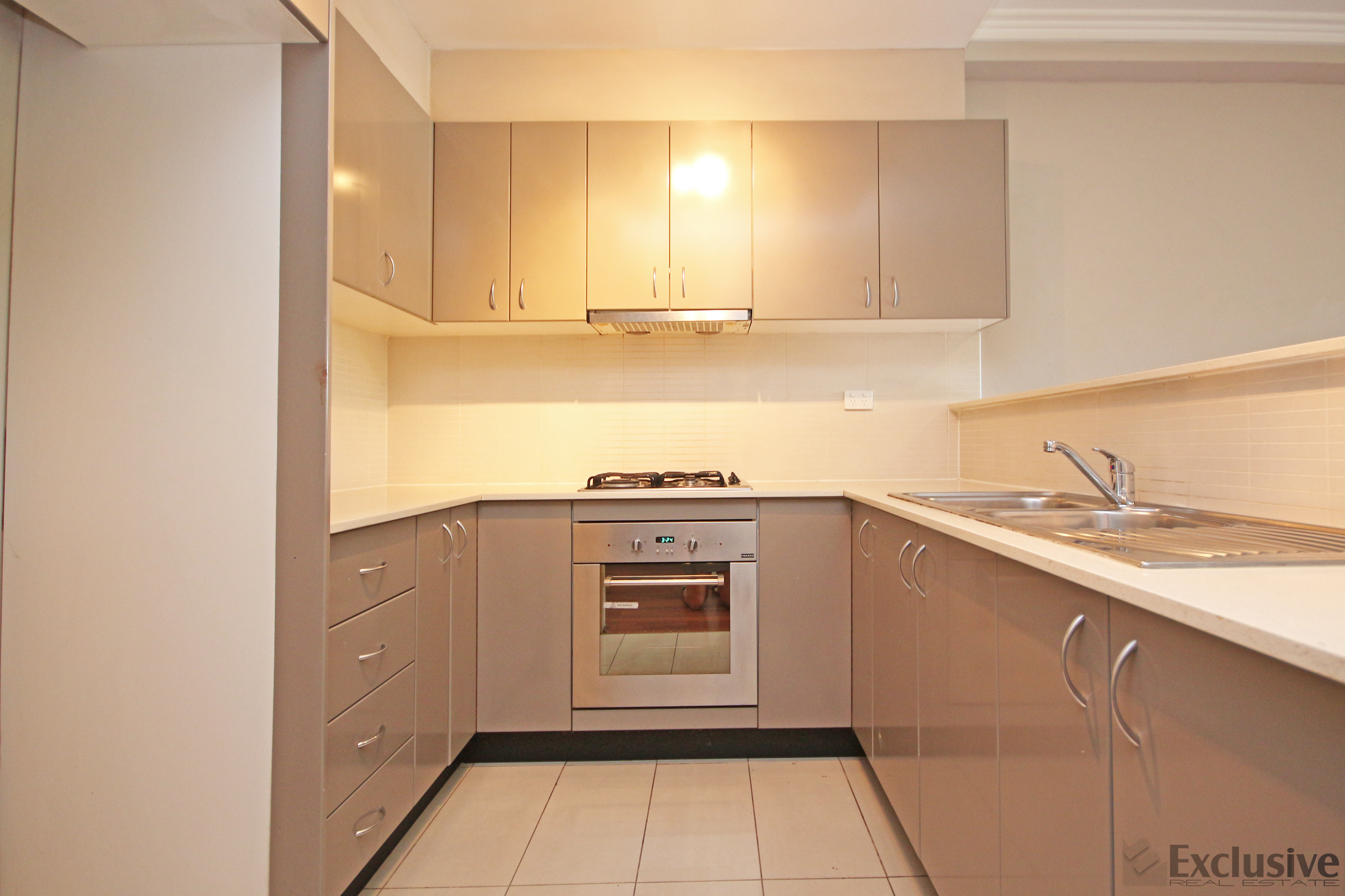 8 / 47 Henley Road, Homebush West