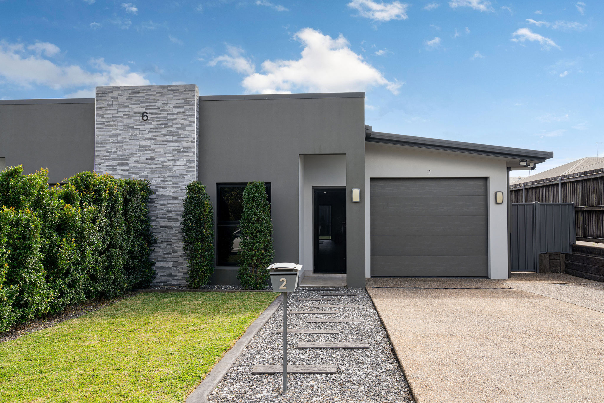 2 / 6 Waller Street, Atherton