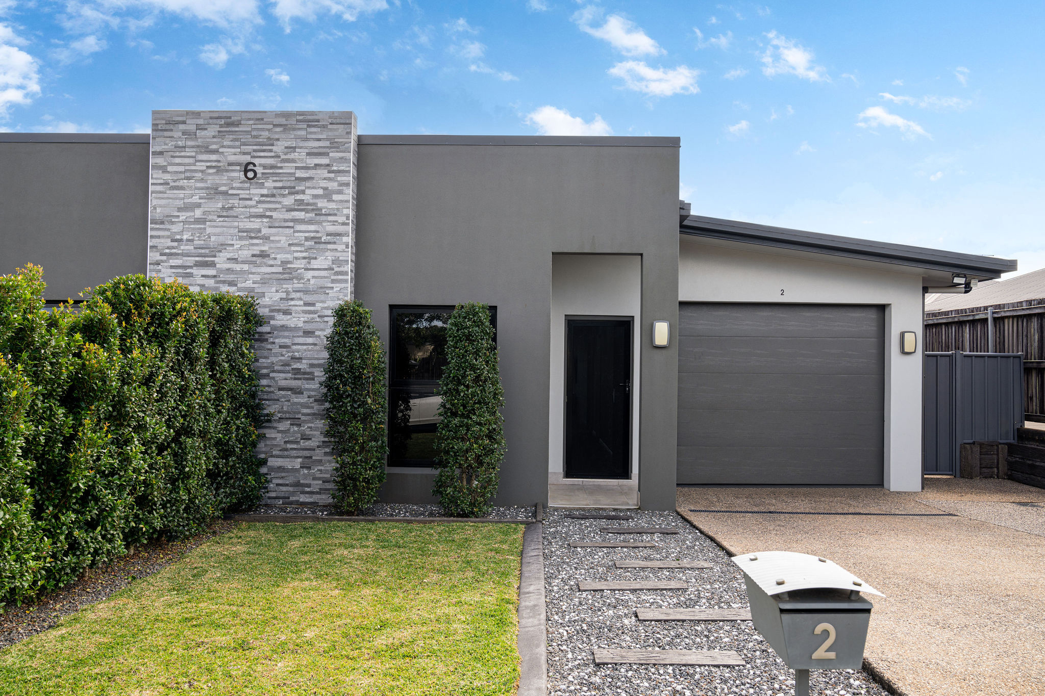 2 / 6 Waller Street, Atherton