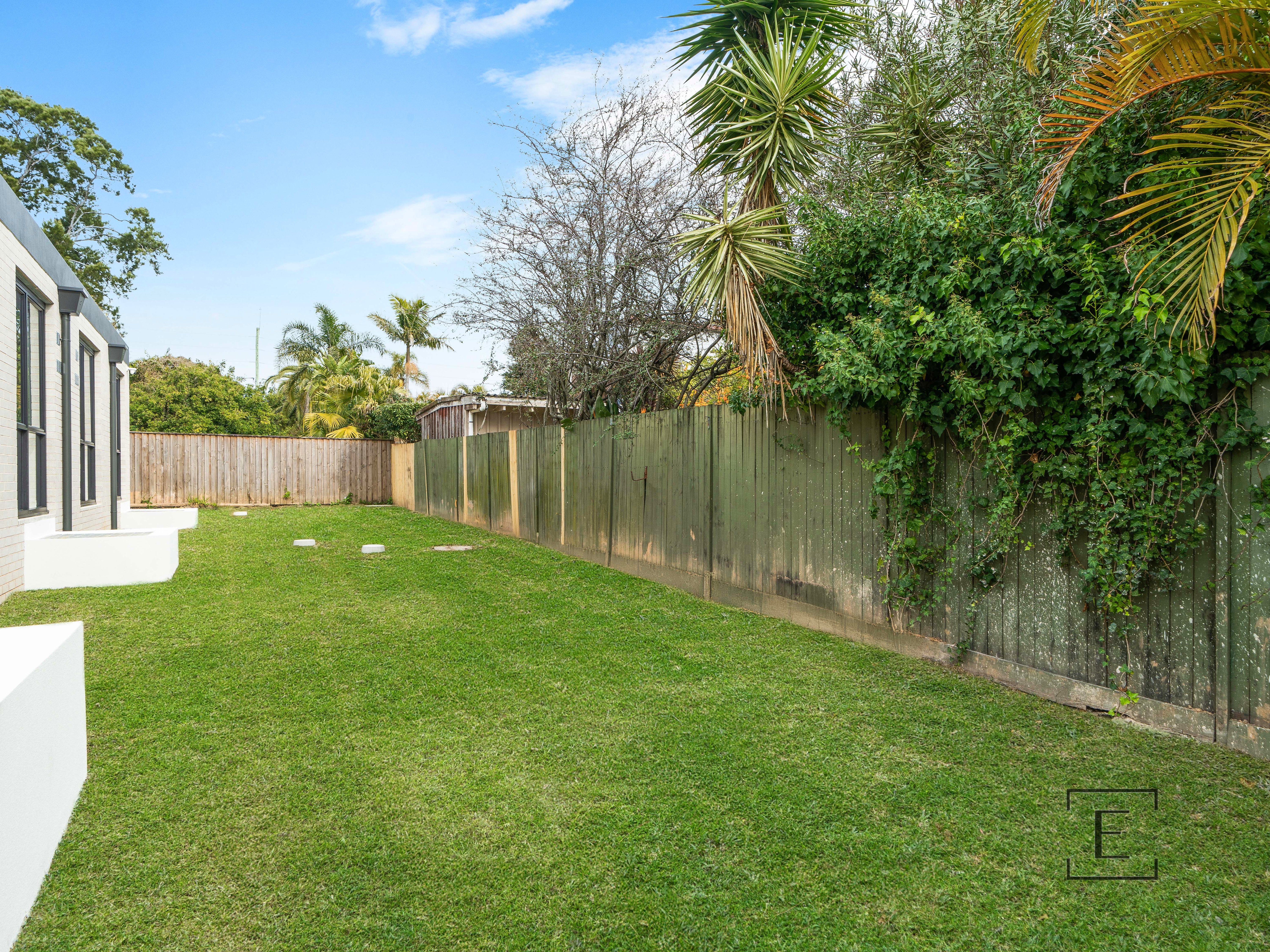 4 / 6 Gladys Avenue, Frenchs Forest