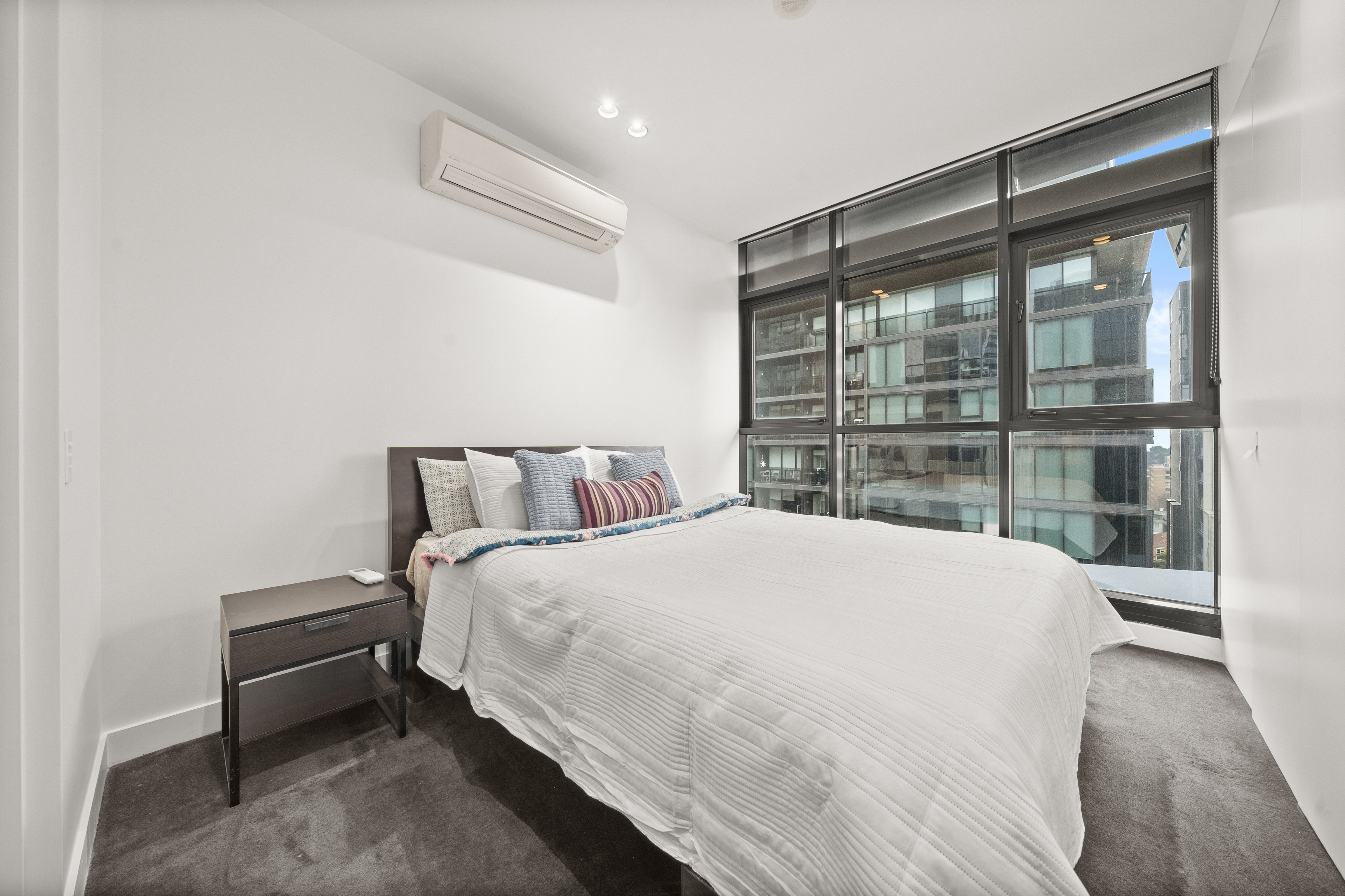 1606 / 12 Claremont Street, South Yarra