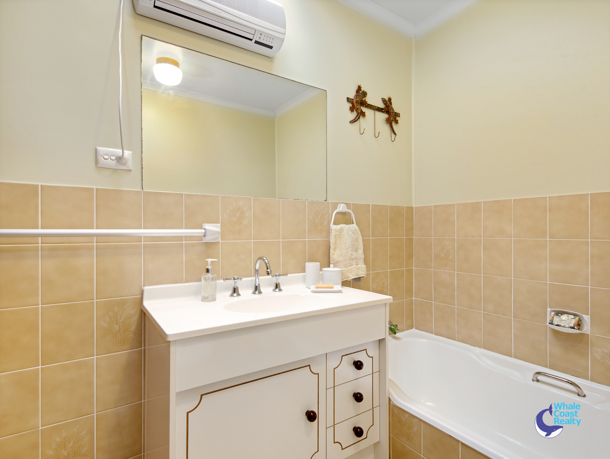 4 / 3 ANGLE PLACE, Narooma