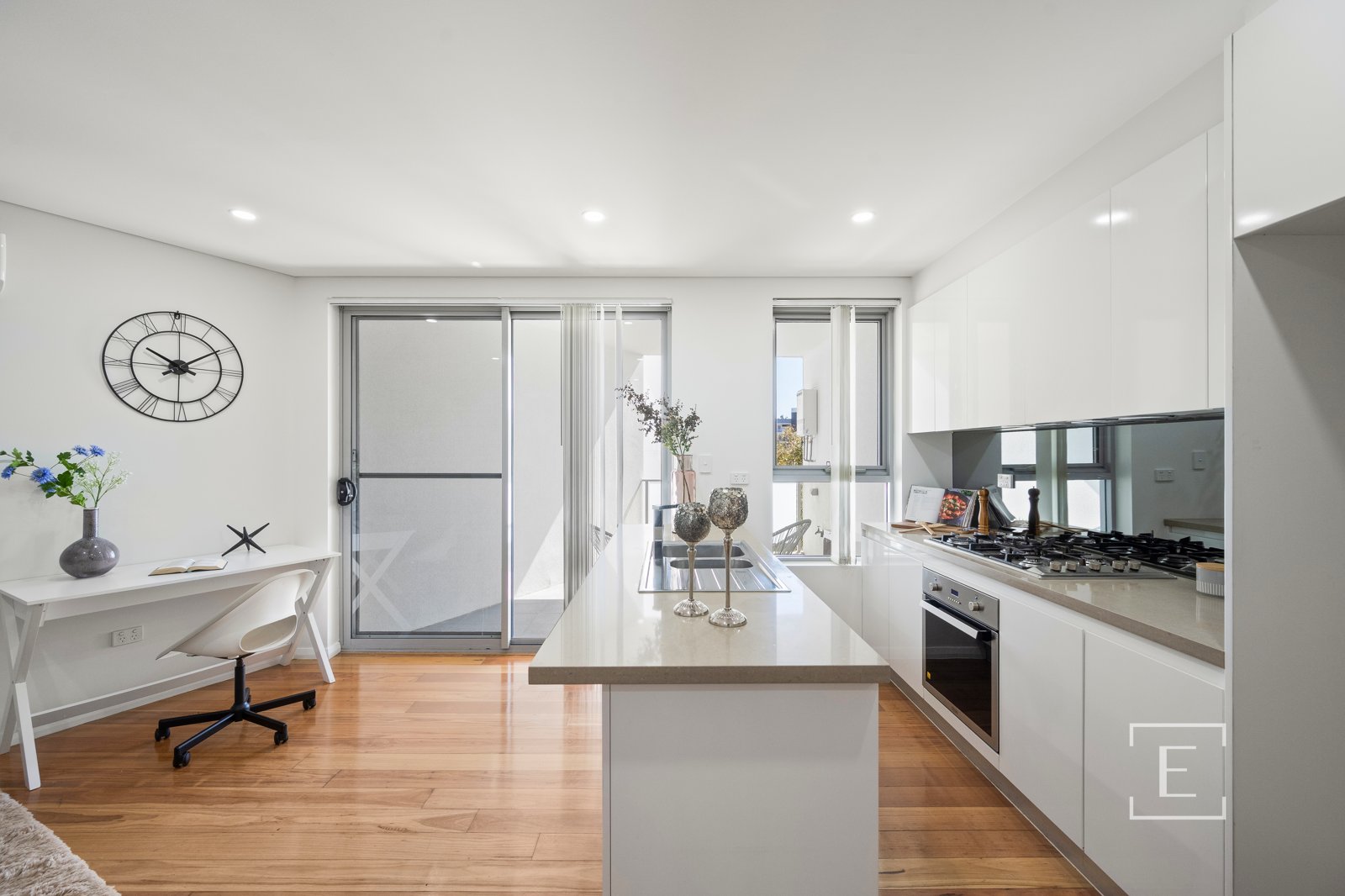 27 / 50 Loftus Crescent, Homebush