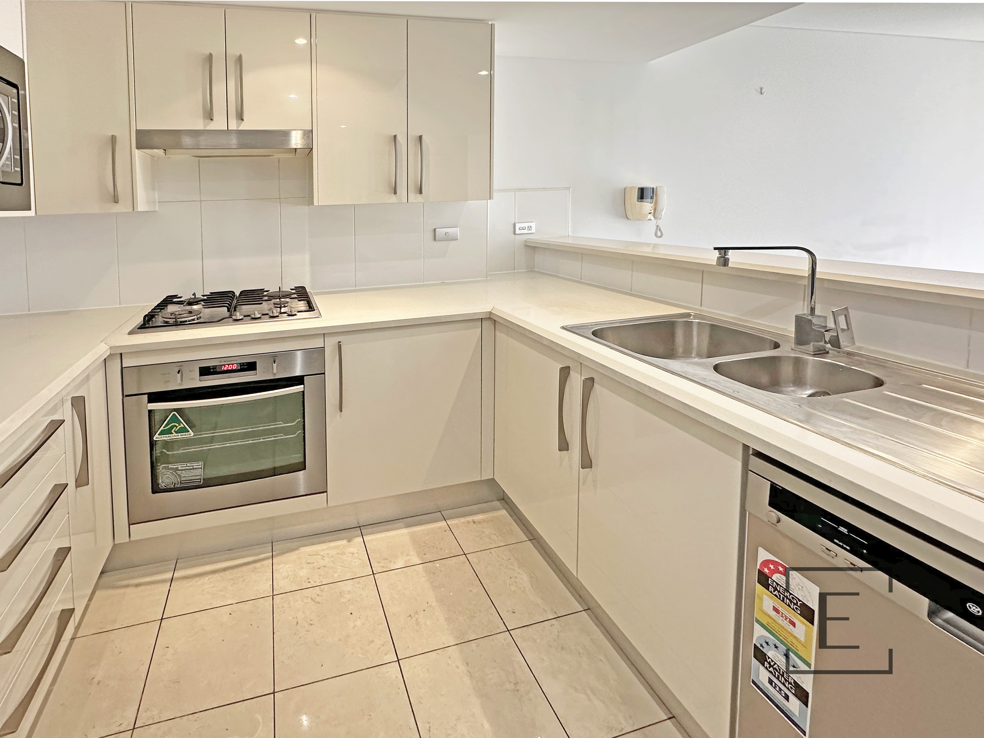 328 / 8 Lachlan Street, Waterloo