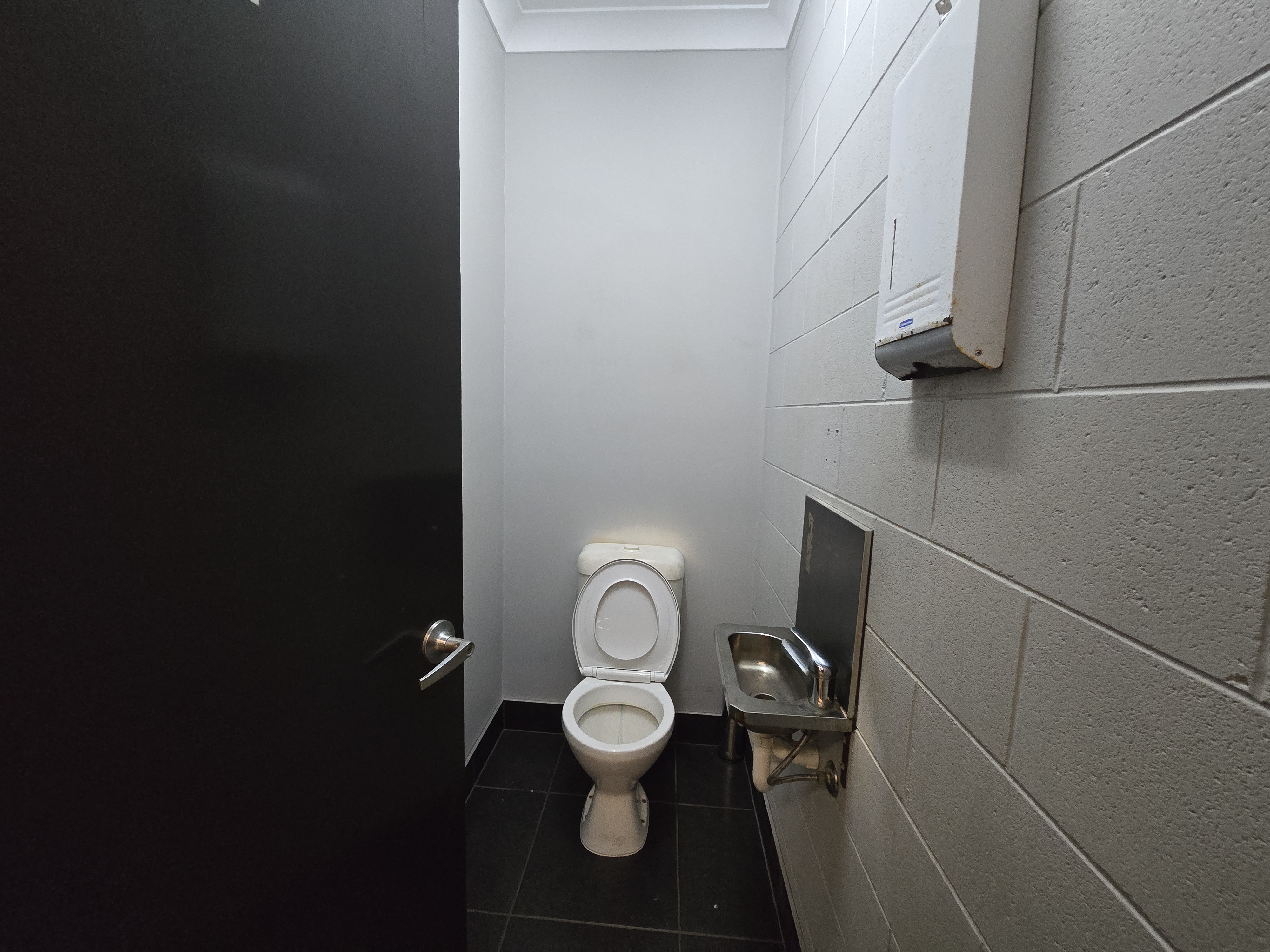 17 Comet Avenue, Atherton