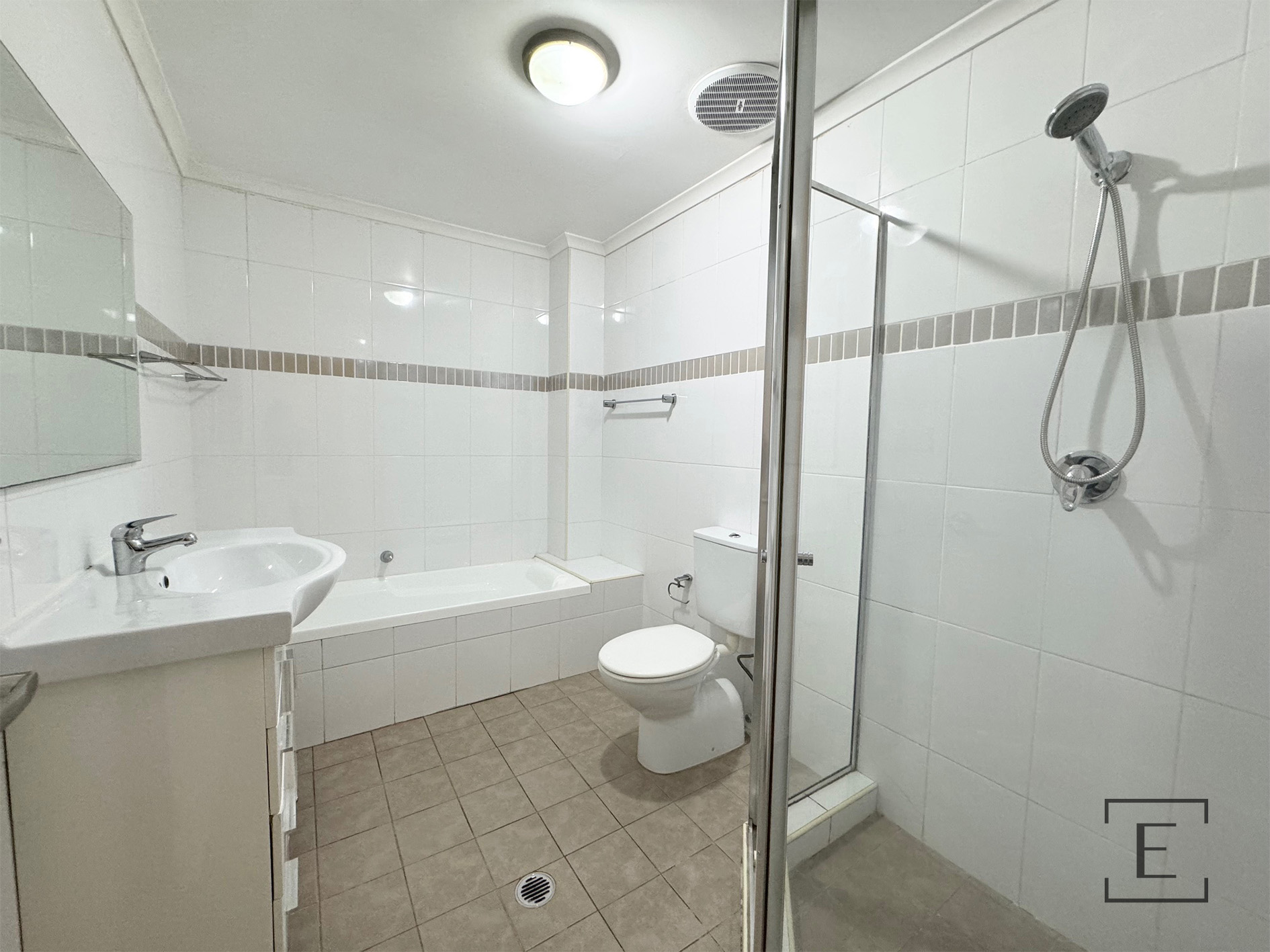 8 / 2 Tavistock Road, Homebush West