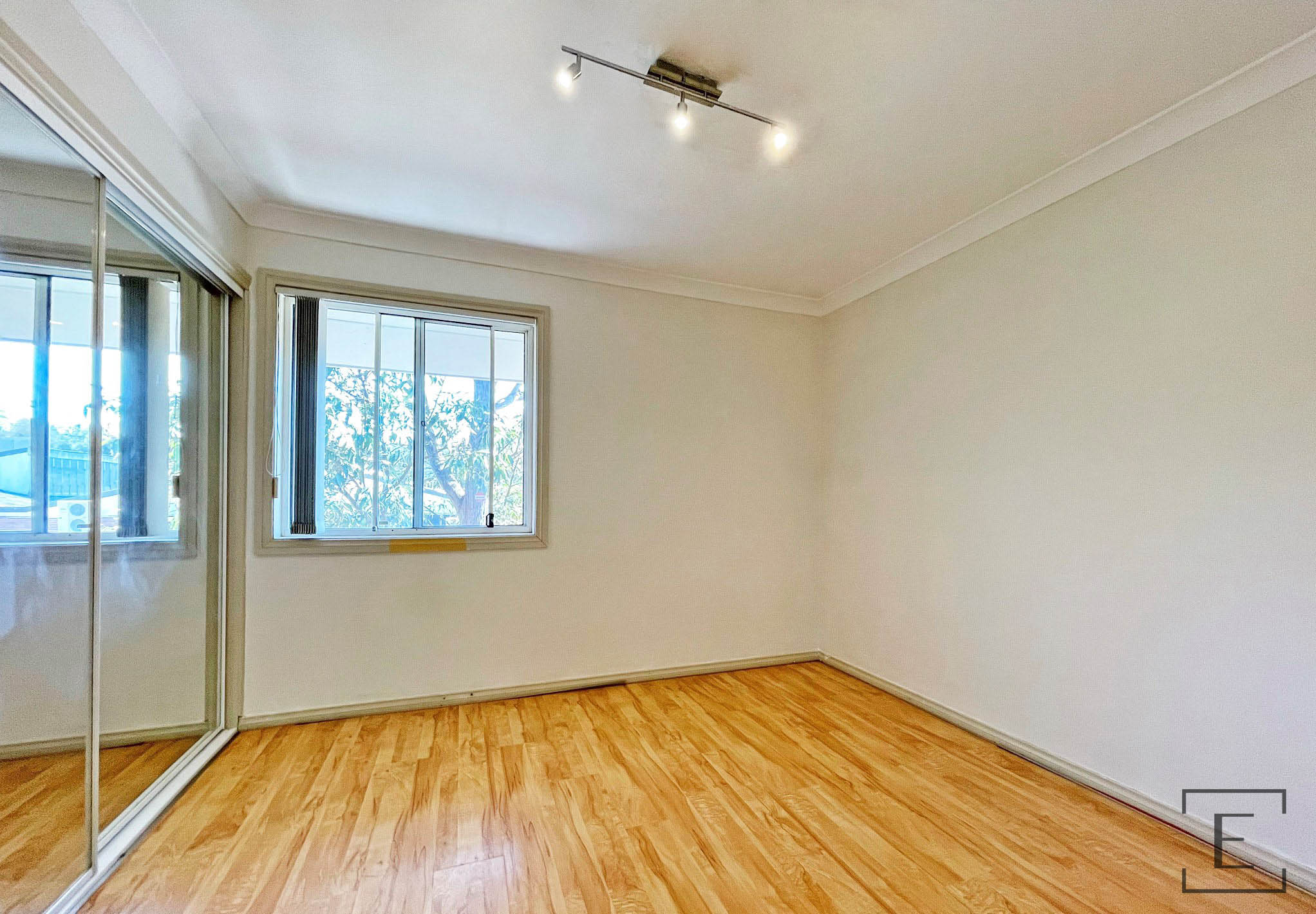 11 / 2 Station Avenue, Concord West