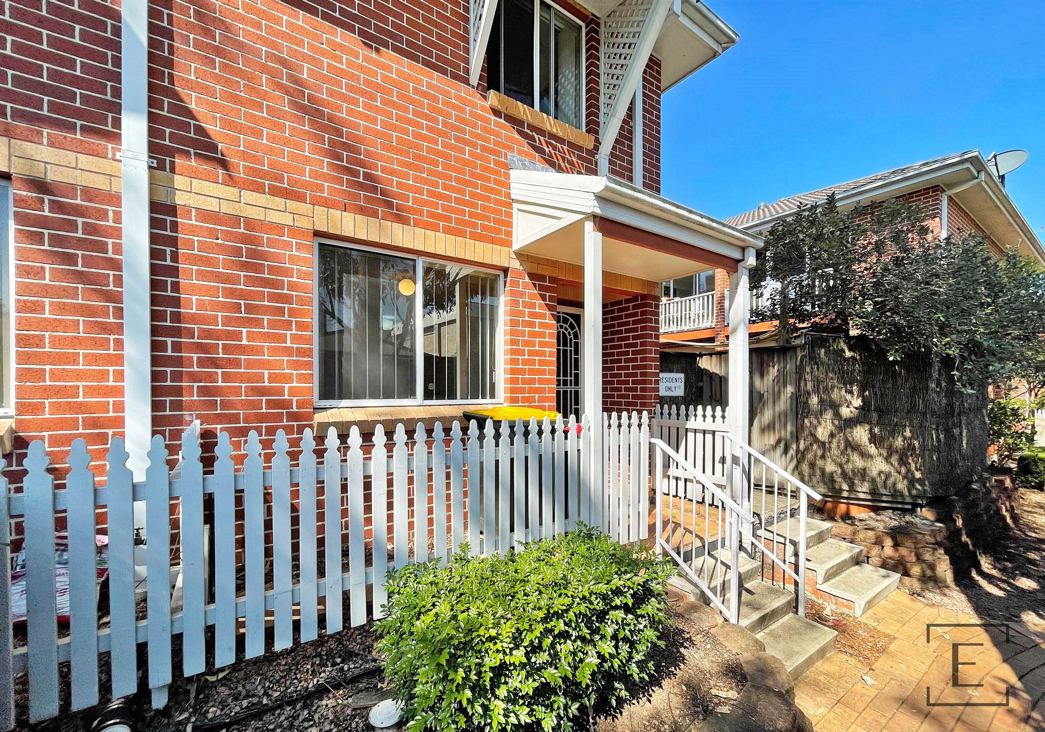 11 / 2 Station Avenue, Concord West