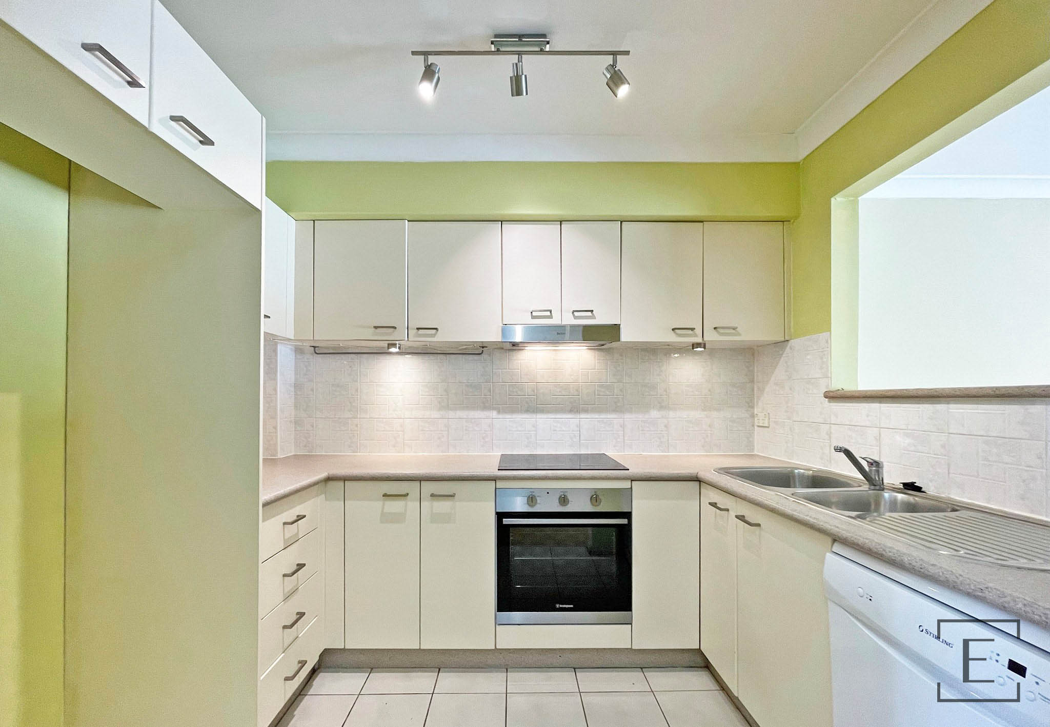 11 / 2 Station Avenue, Concord West