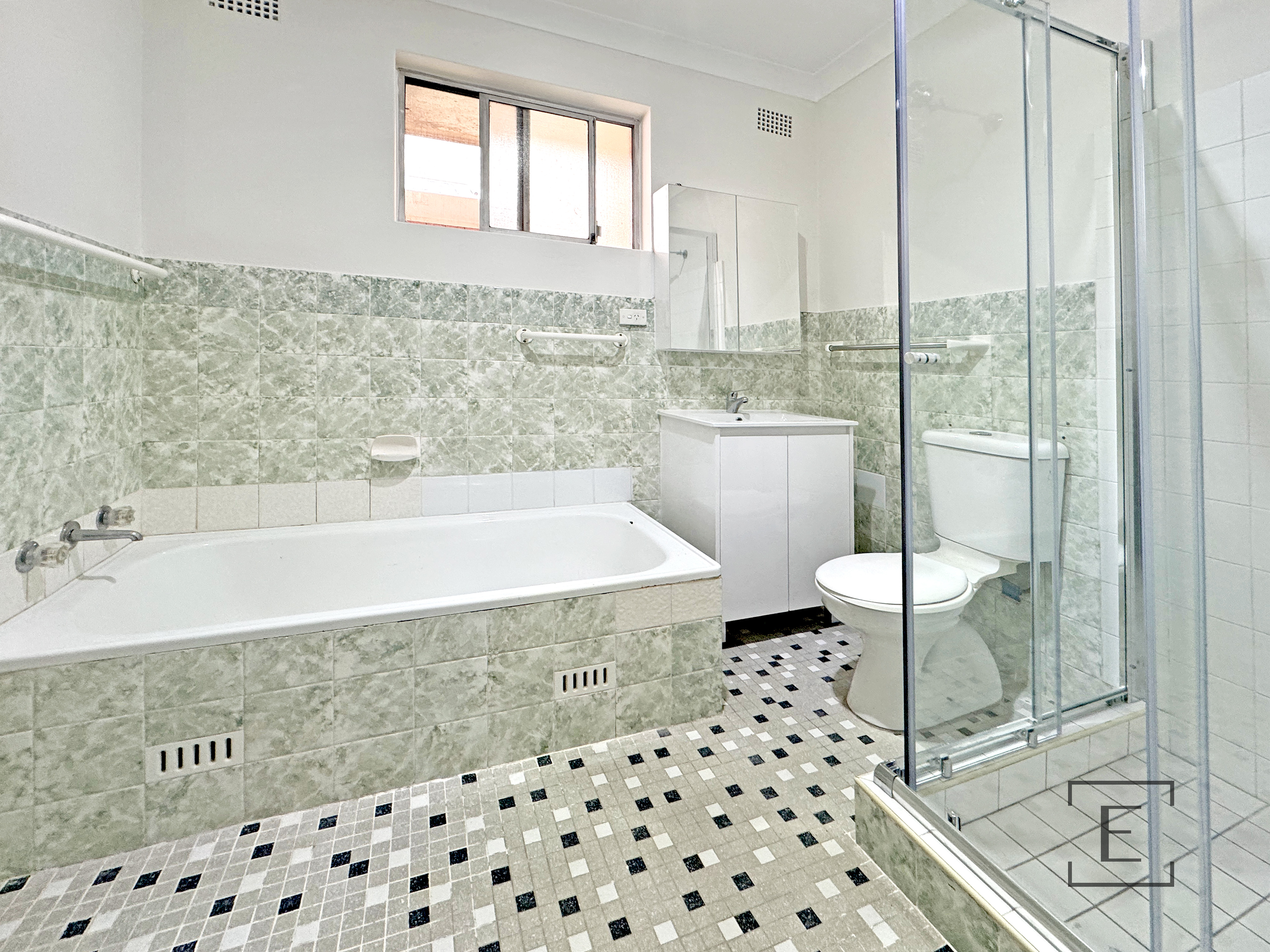 5 / 6 Eastbourne Road, Homebush West