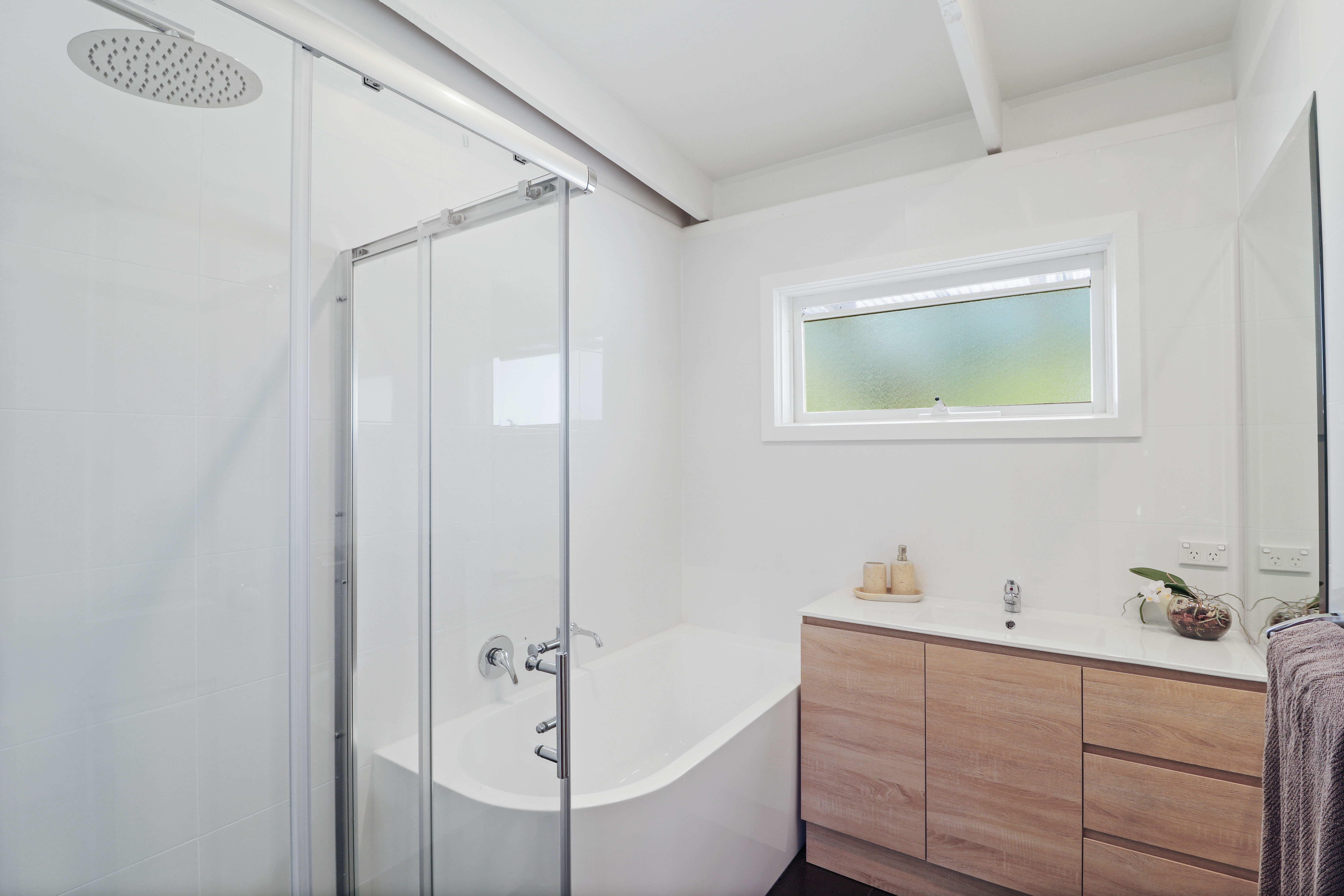 80 Main Street, Maindample