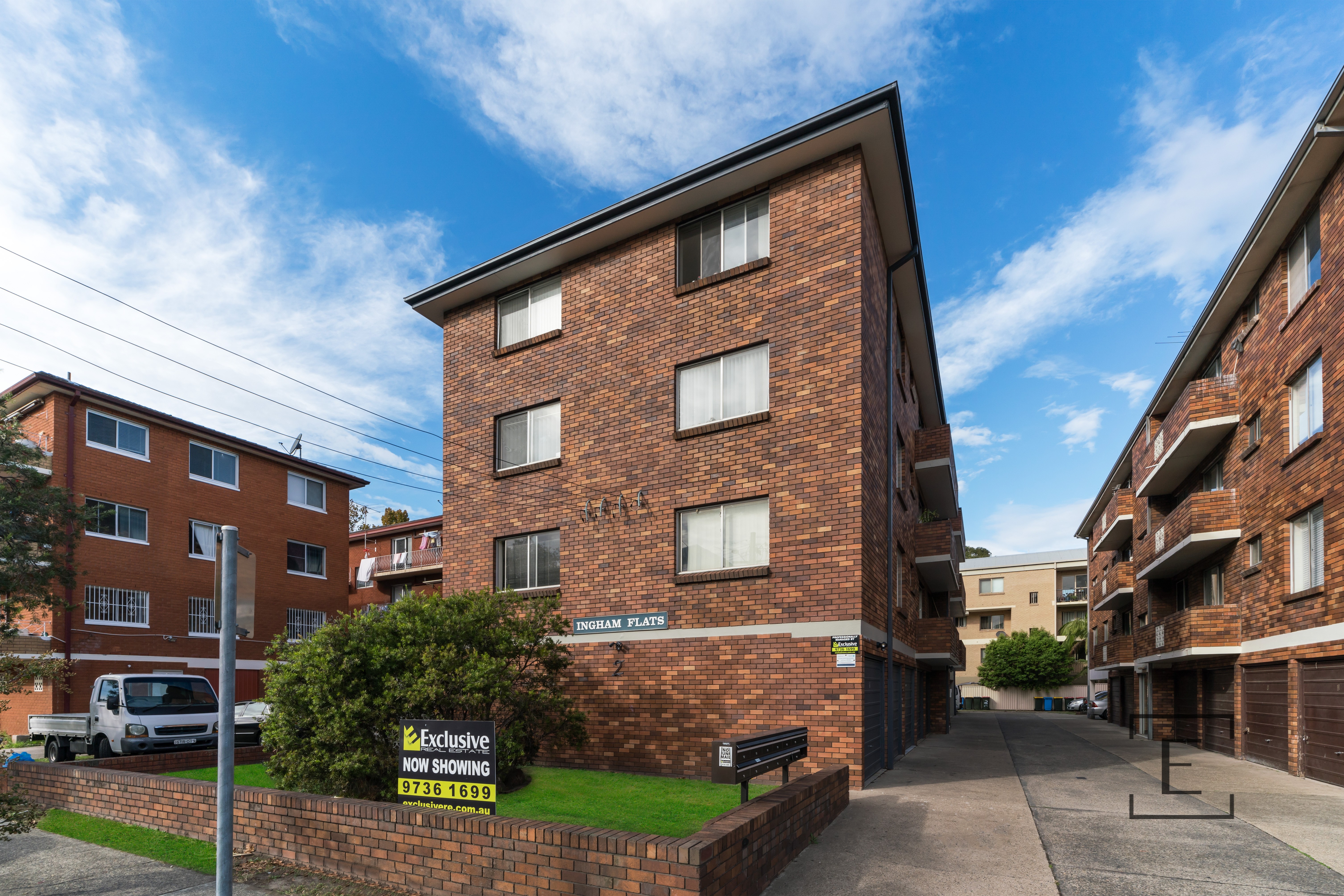 9 / 2 Macintosh Street, Mascot