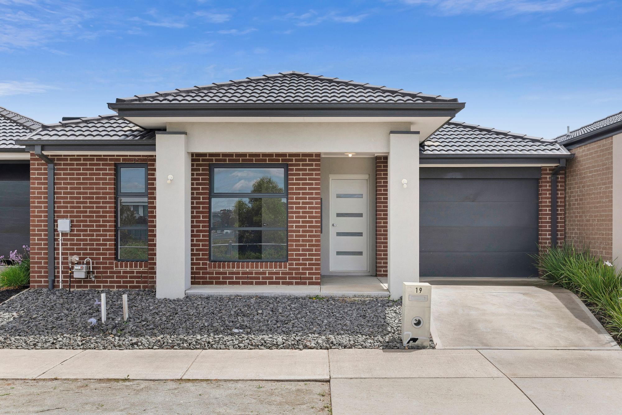 Listing image for 19 Naughtin Circuit, CHARLEMONT  VIC  3217